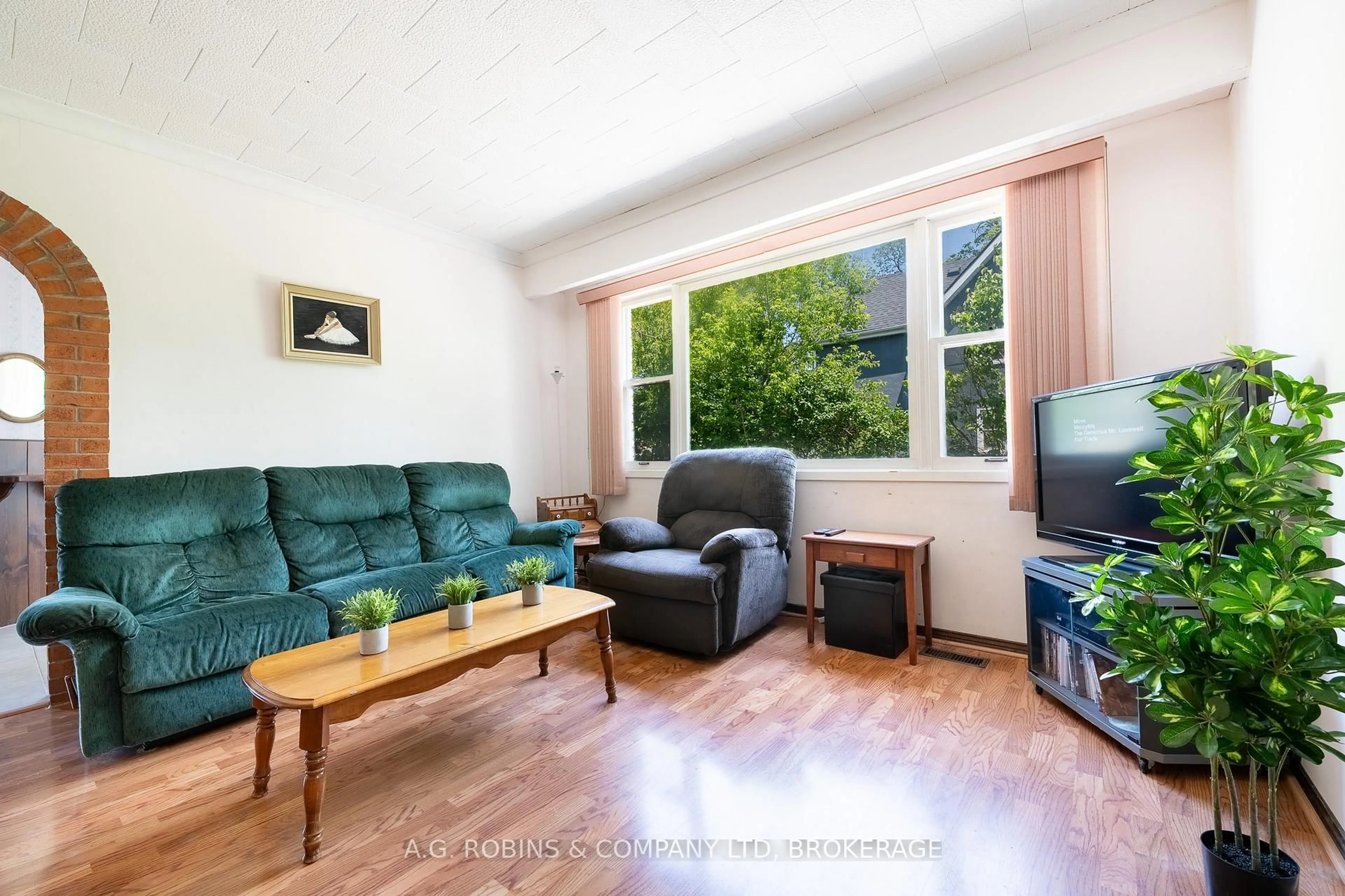 Living room with furniture, wood/laminate floor for 52 Charles St, Port Colborne Ontario L3K 3R4