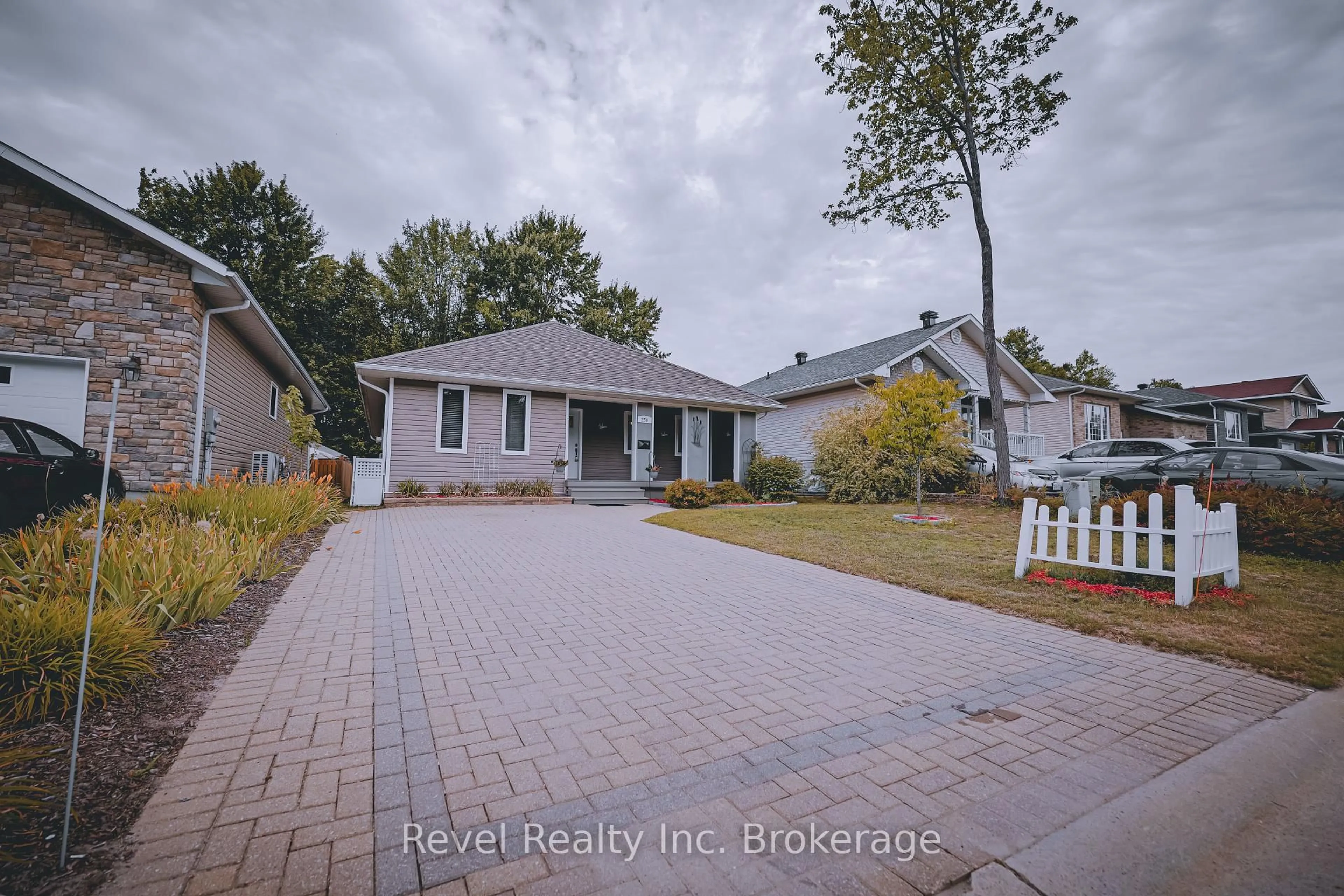Unknown for 256 Thelma Ave, North Bay Ontario P1A 4M8