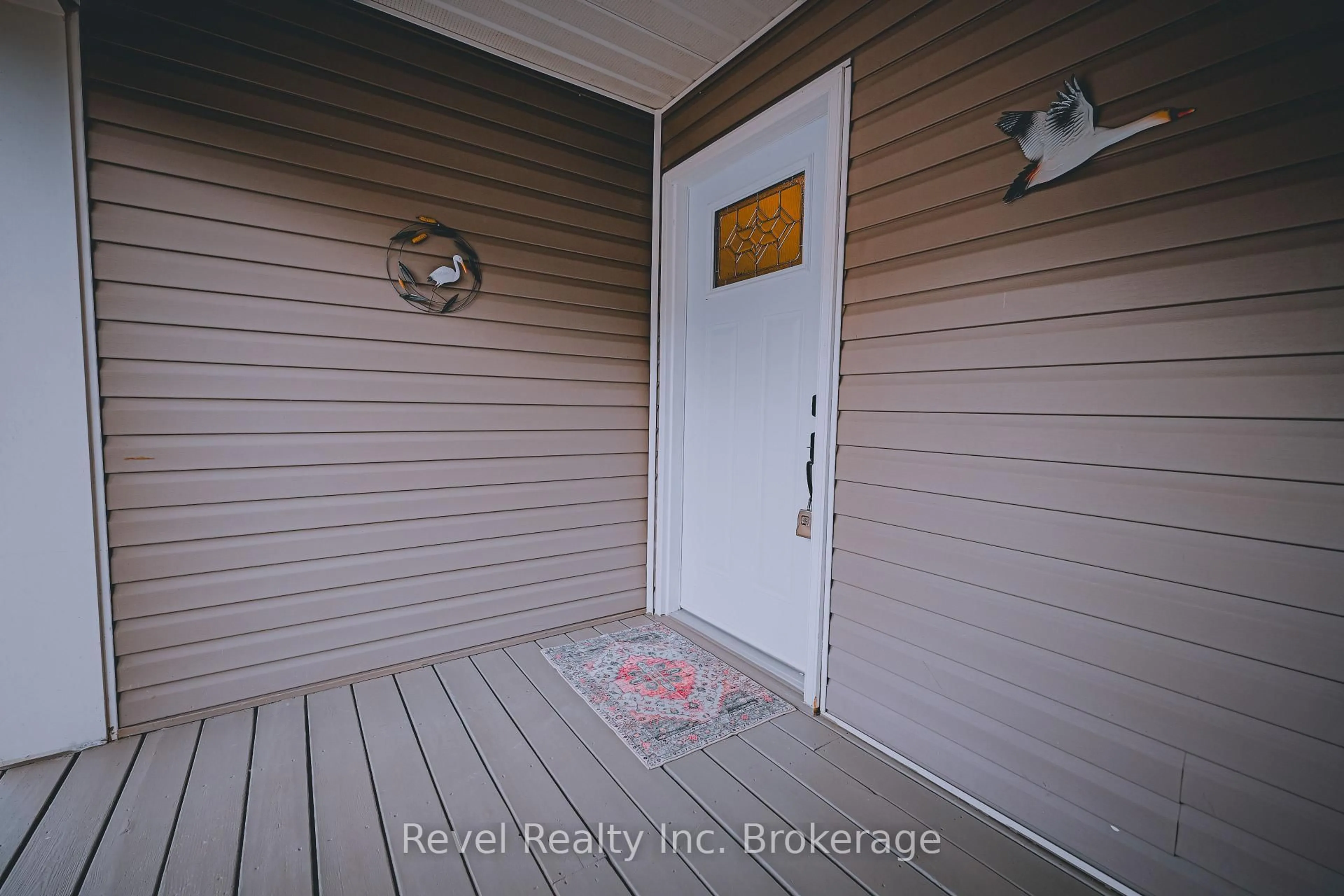 Indoor entryway for 256 Thelma Ave, North Bay Ontario P1A 4M8