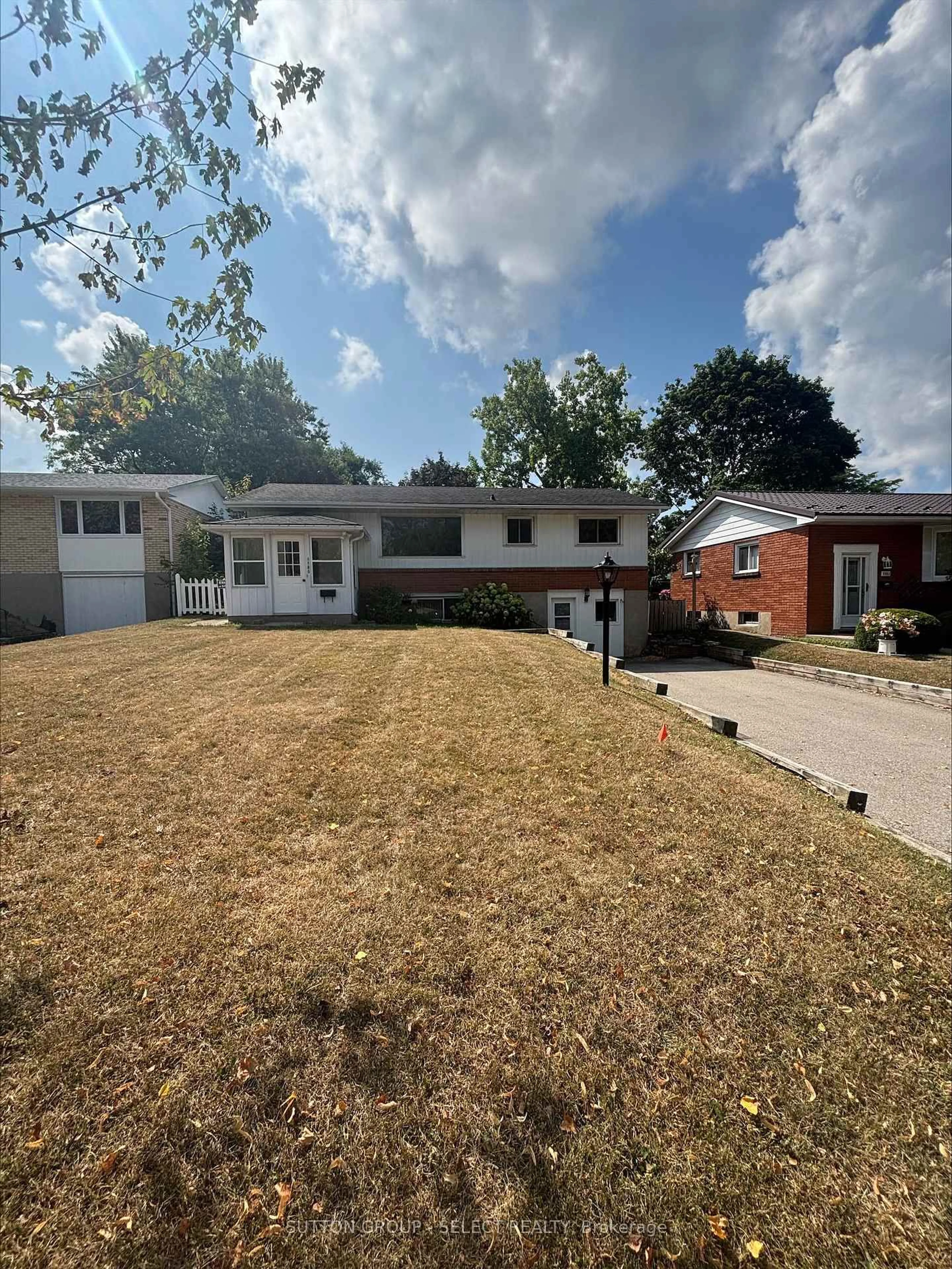 A pic from outside/outdoor area/front of a property/back of a property/a pic from drone, street for 1165 Melsandra Ave, London East Ontario N5Y 4N8