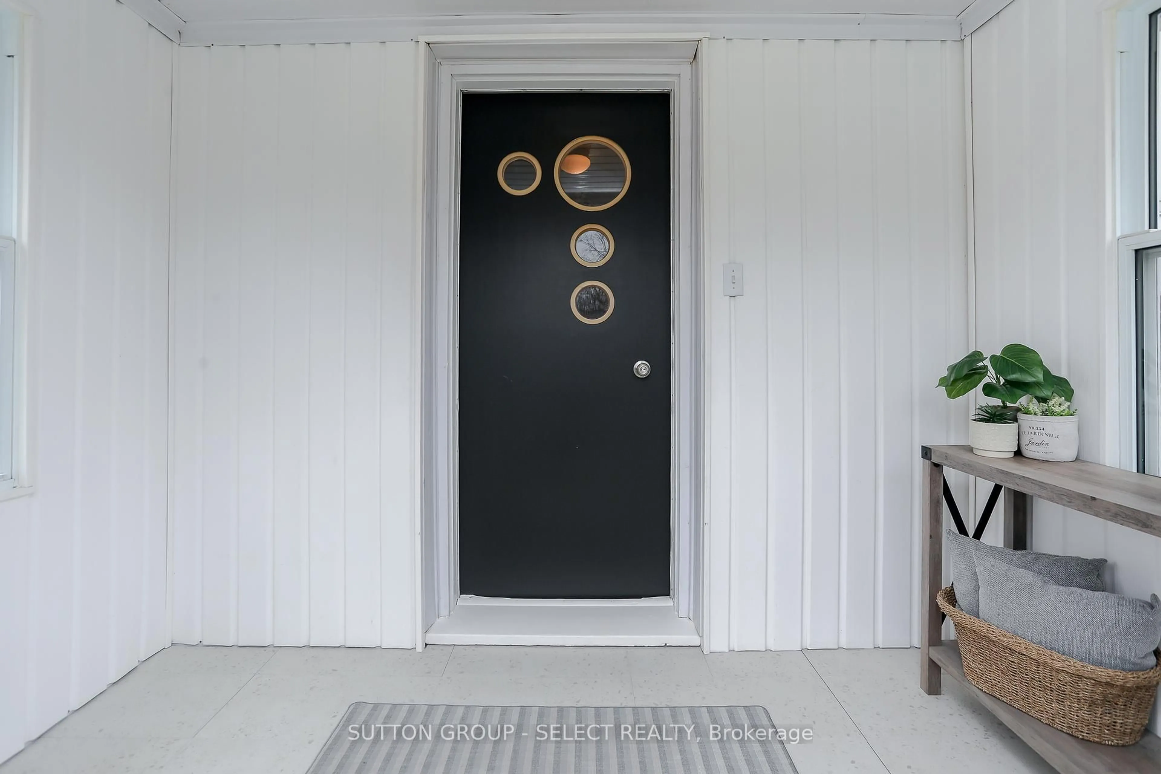 Indoor entryway for 1165 Melsandra Ave, London East Ontario N5Y 4N8