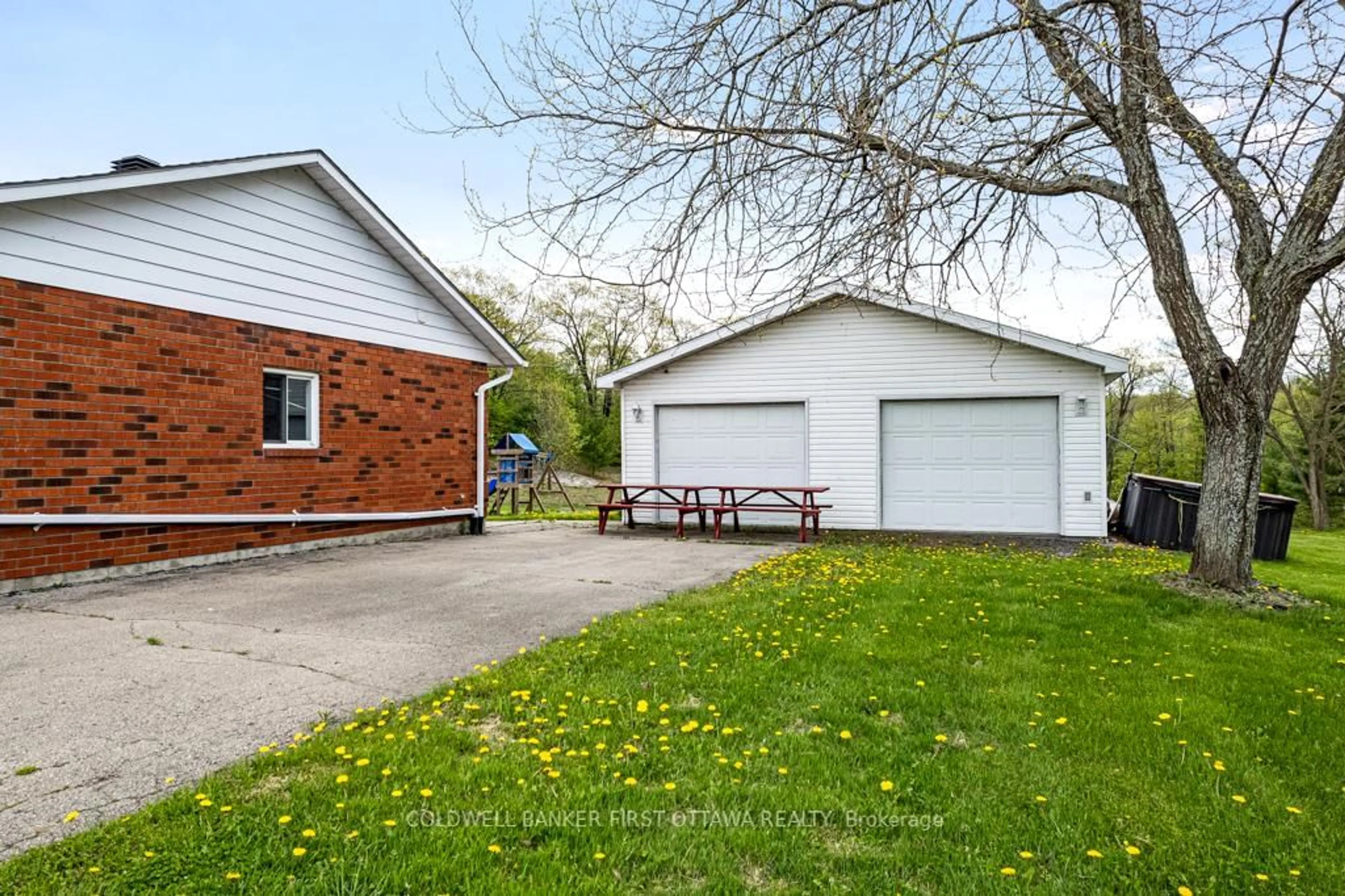 Patio, street for 467 LAKE ELOIDA Rd, Elizabethtown-Kitley Ontario K0E 1Y0