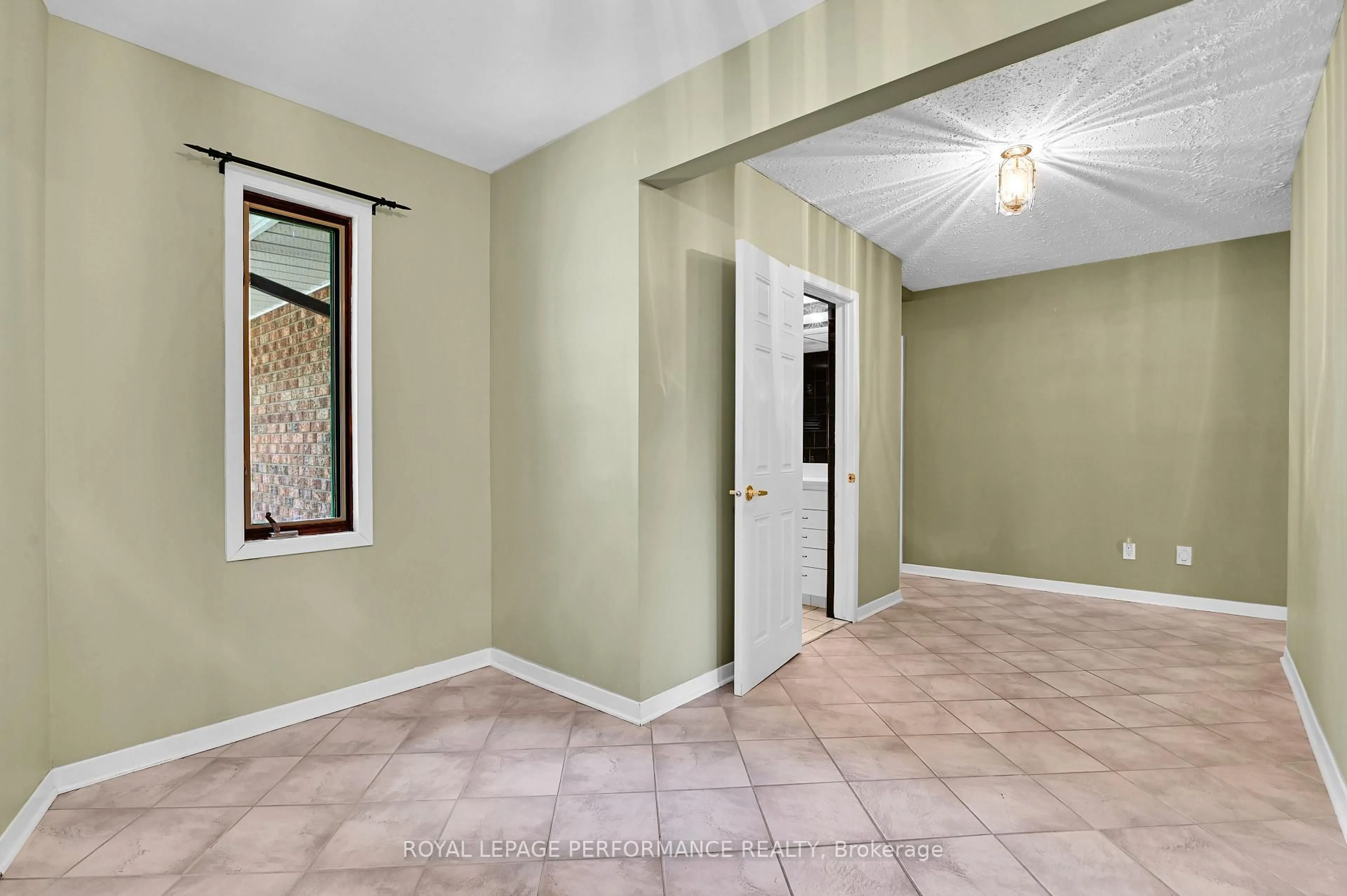 Unknown for 50 Stinson Ave, Ottawa Ontario K2H 6N4