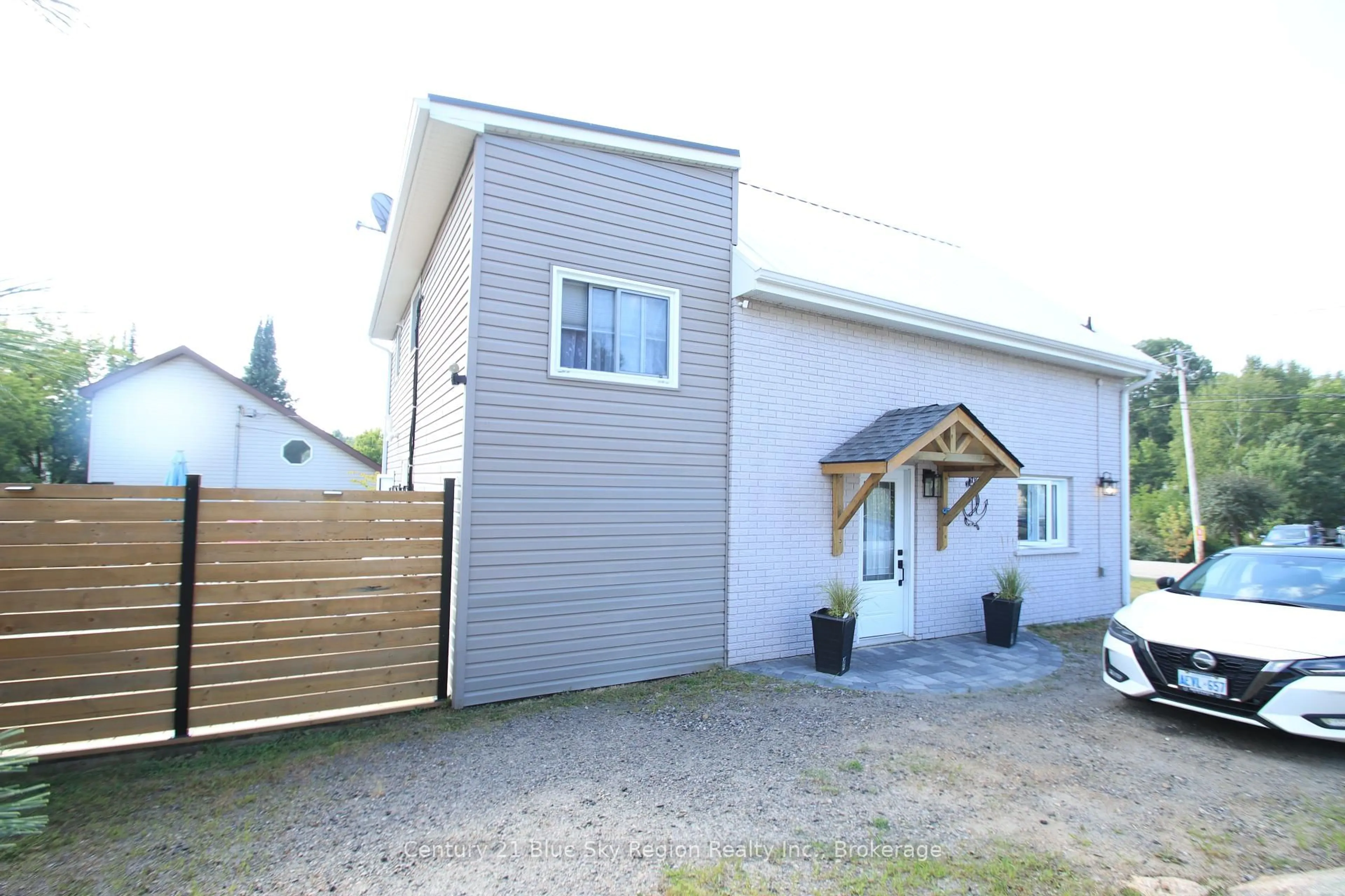 A pic from outside/outdoor area/front of a property/back of a property/a pic from drone, street for 71 Swale St, Callander Ontario P0H 1H0