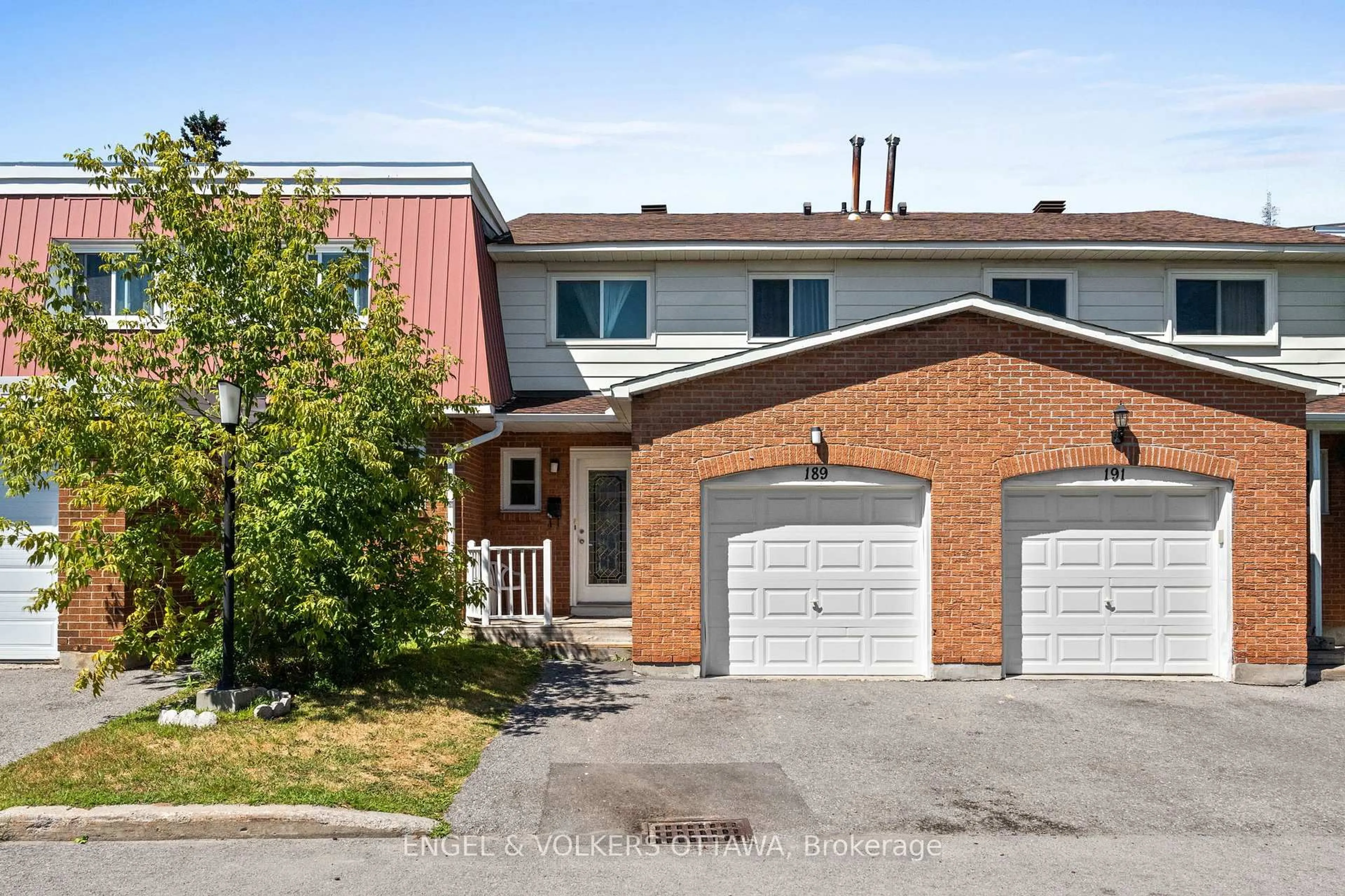 Home with brick exterior material, street for 189 Birch Hill Private, Ottawa Ontario K1K 3Y5