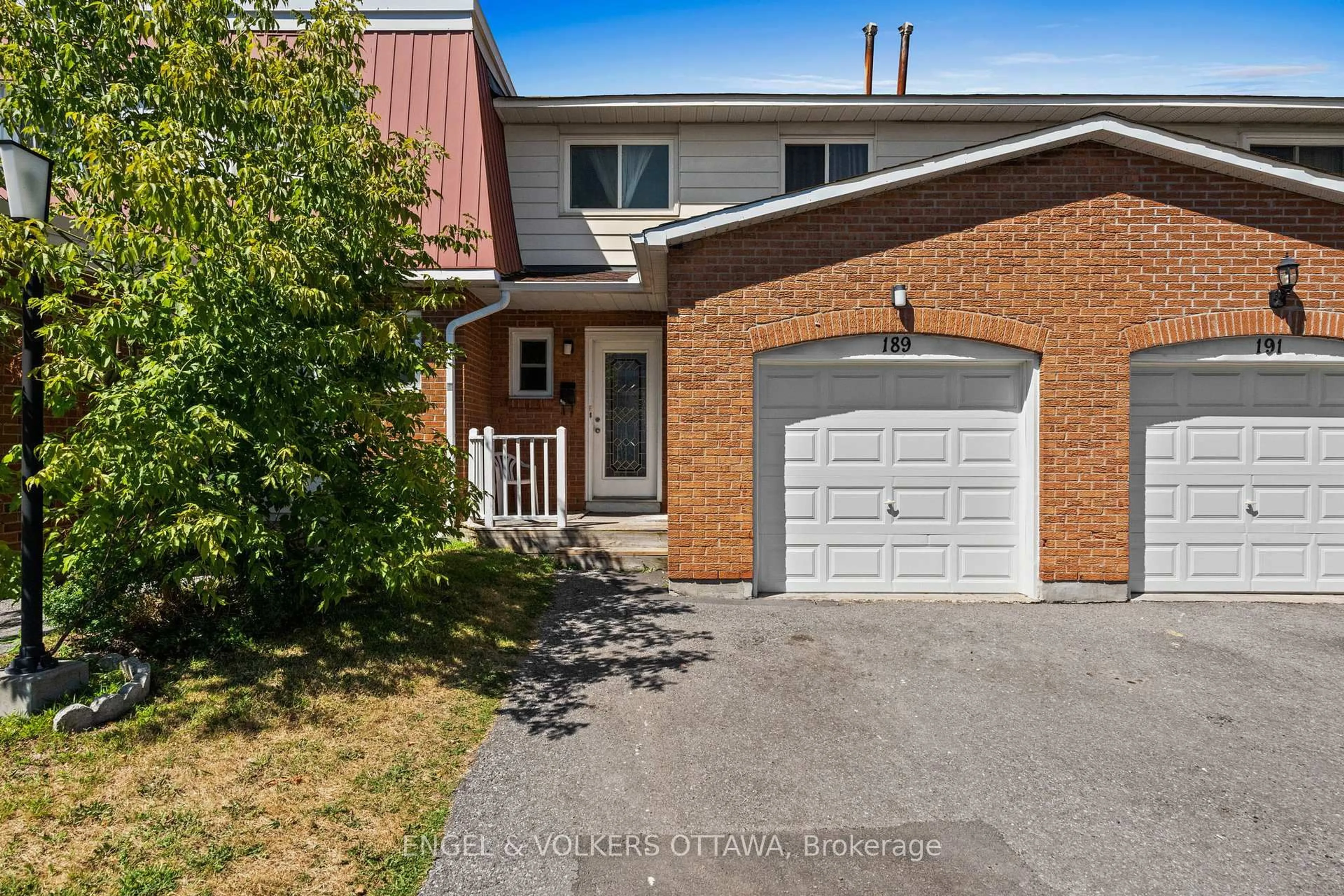 Home with brick exterior material, street for 189 Birch Hill Private, Ottawa Ontario K1K 3Y5