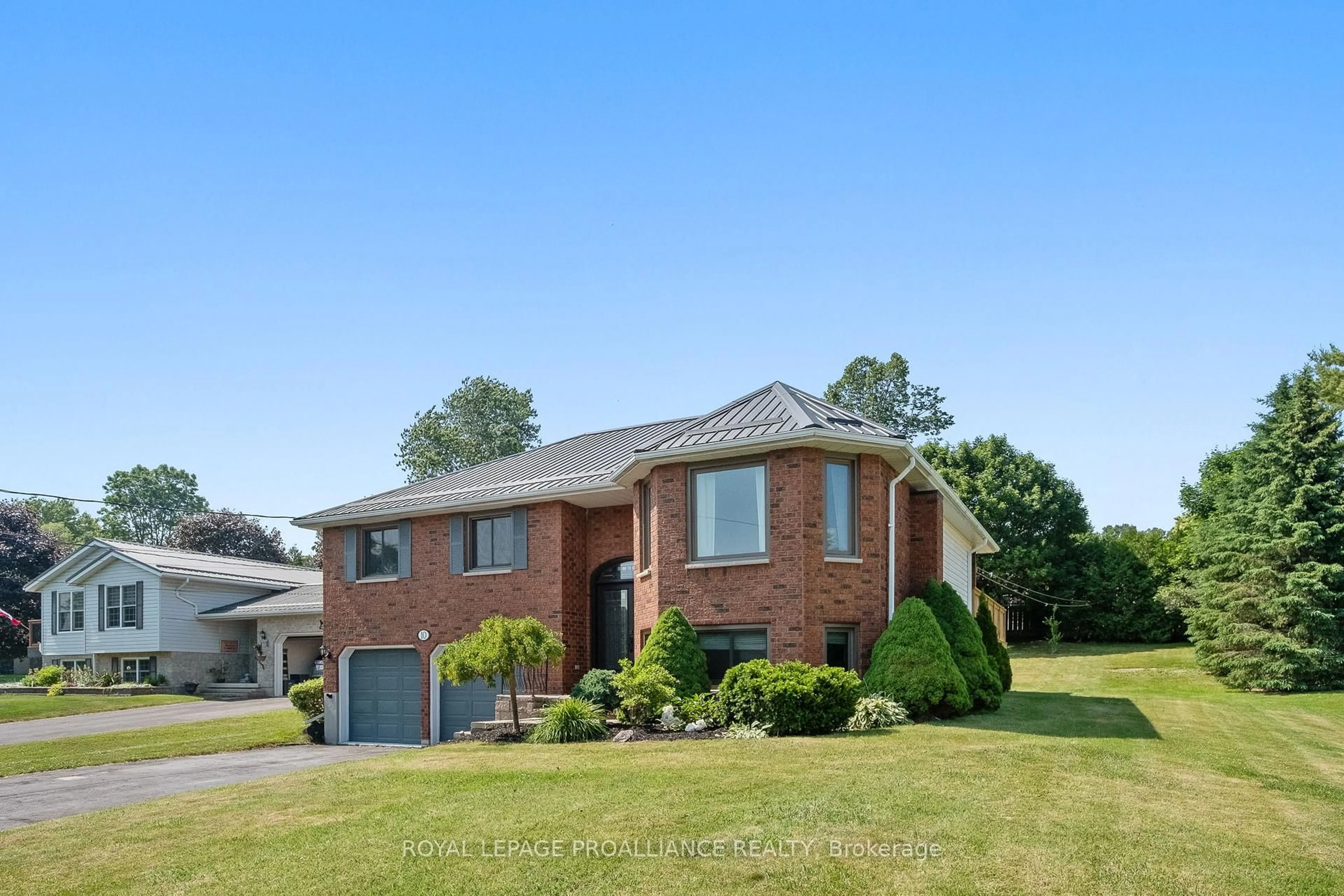 Home with brick exterior material, unknown for 10 Lenore Ave, Hamilton Township Ontario K9A 5M2