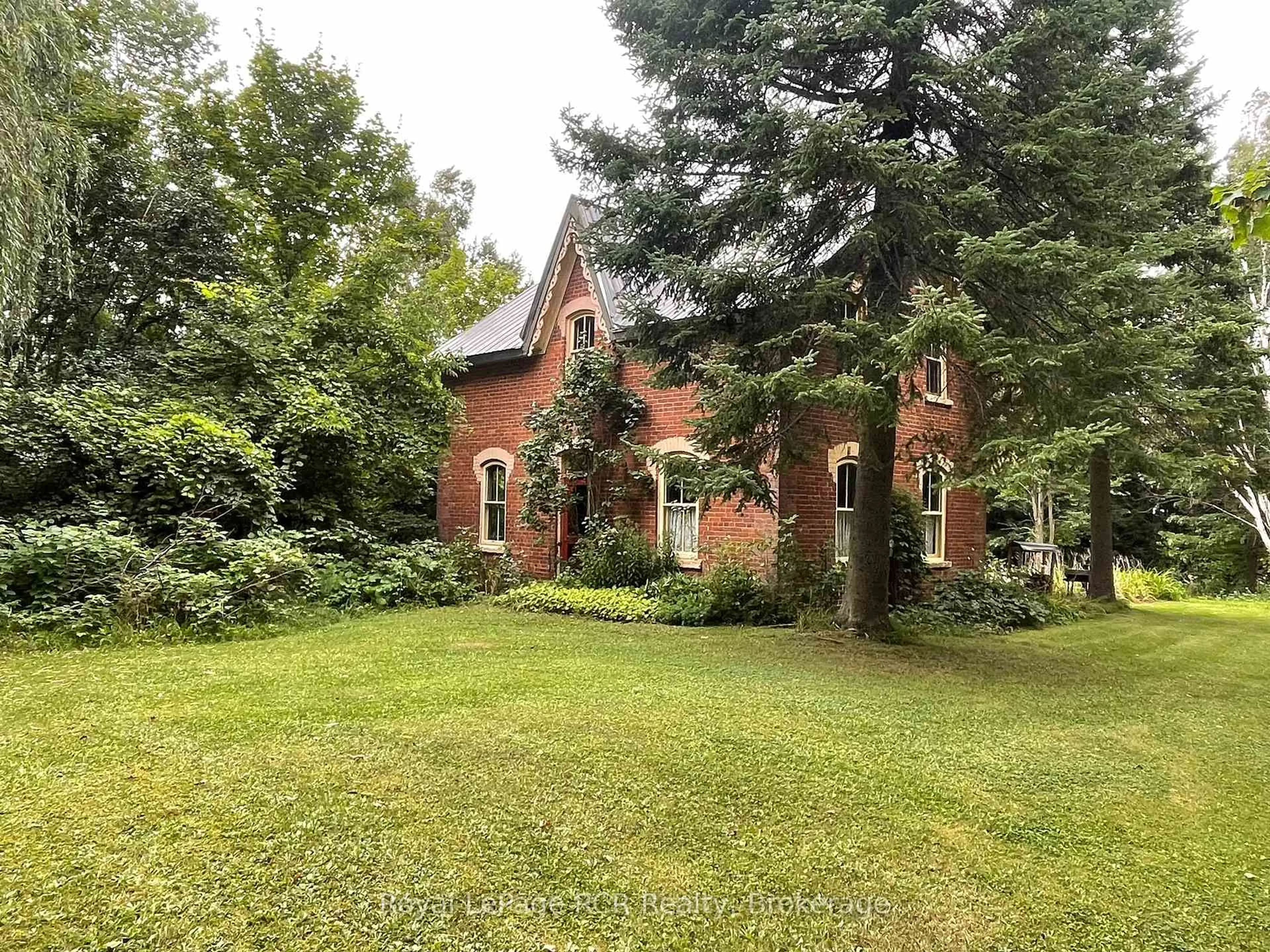 A pic from outside/outdoor area/front of a property/back of a property/a pic from drone, street for 026041 Euphrasia St Vincent Townline, Meaford Ontario N4L 1W6