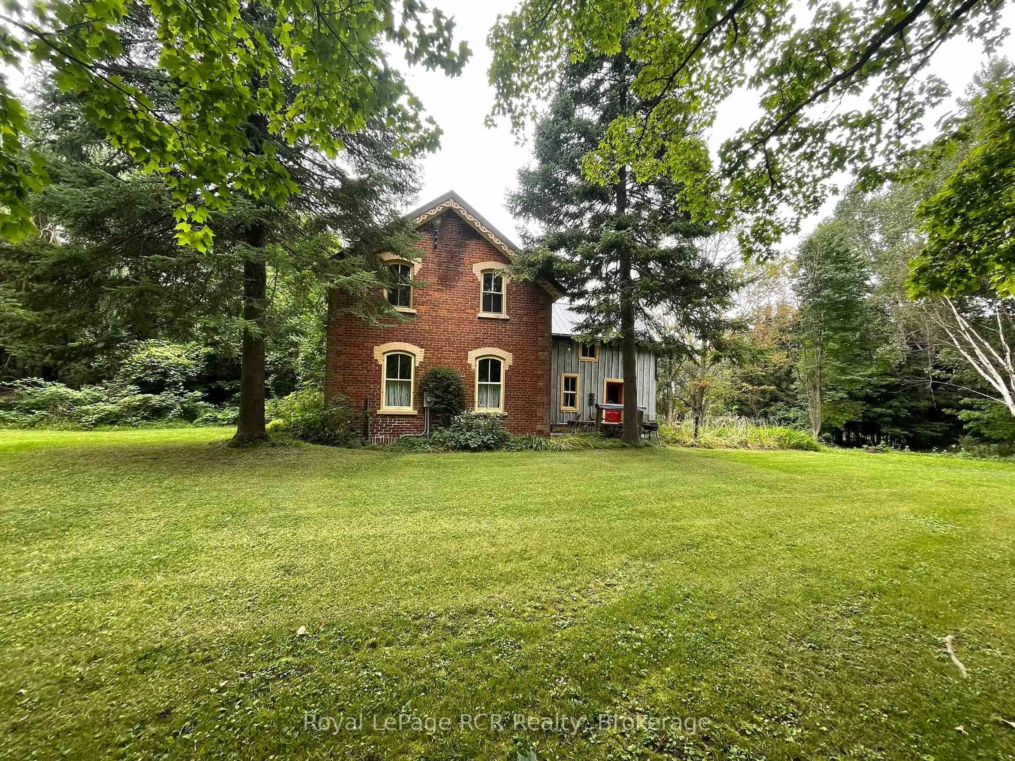 A pic from outside/outdoor area/front of a property/back of a property/a pic from drone, unknown for 026041 Euphrasia St Vincent Townline, Meaford Ontario N4L 1W6