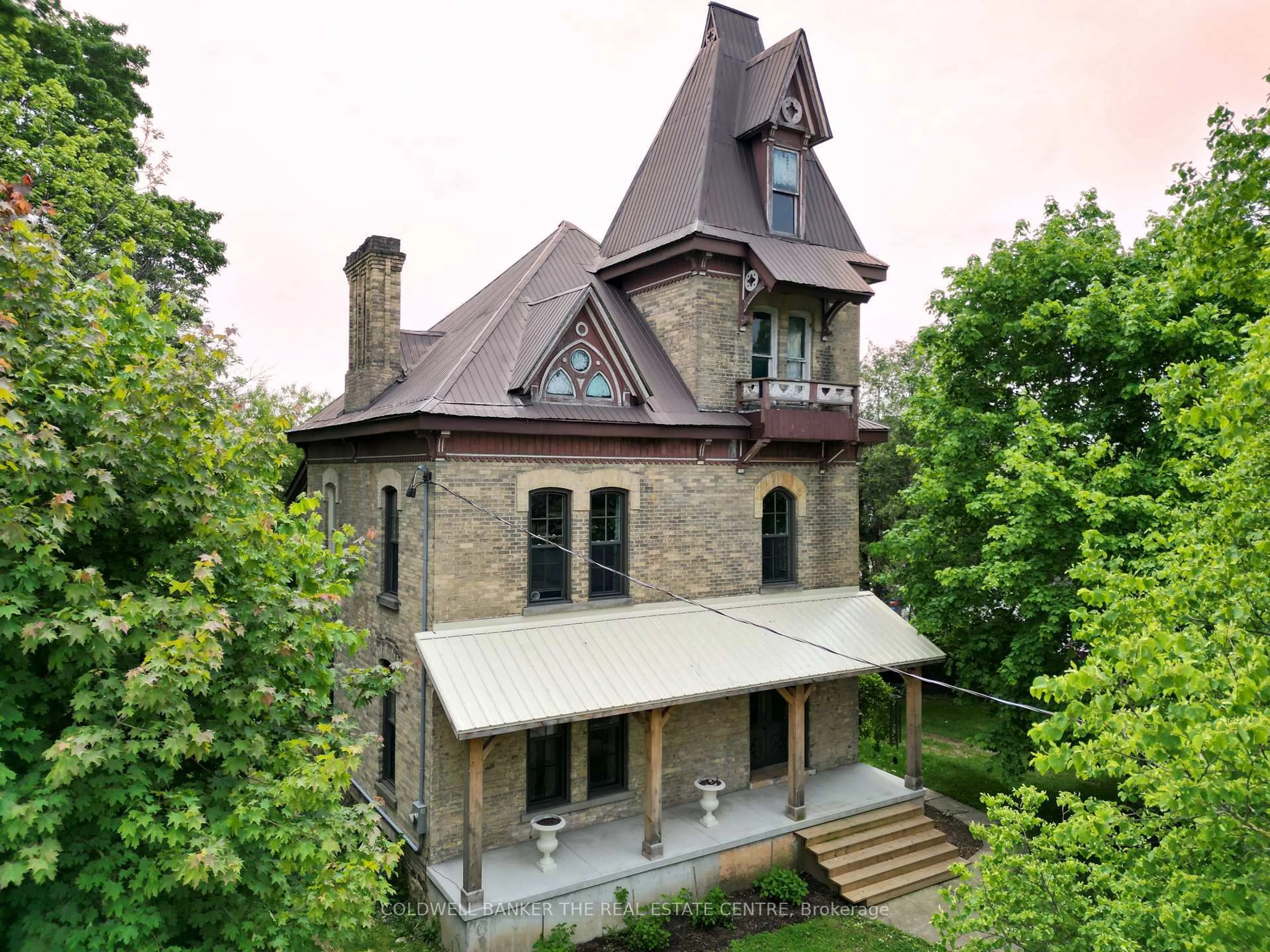 A pic from outside/outdoor area/front of a property/back of a property/a pic from drone, building for 150 Wellington St, Wellington North Ontario N0G 2L2