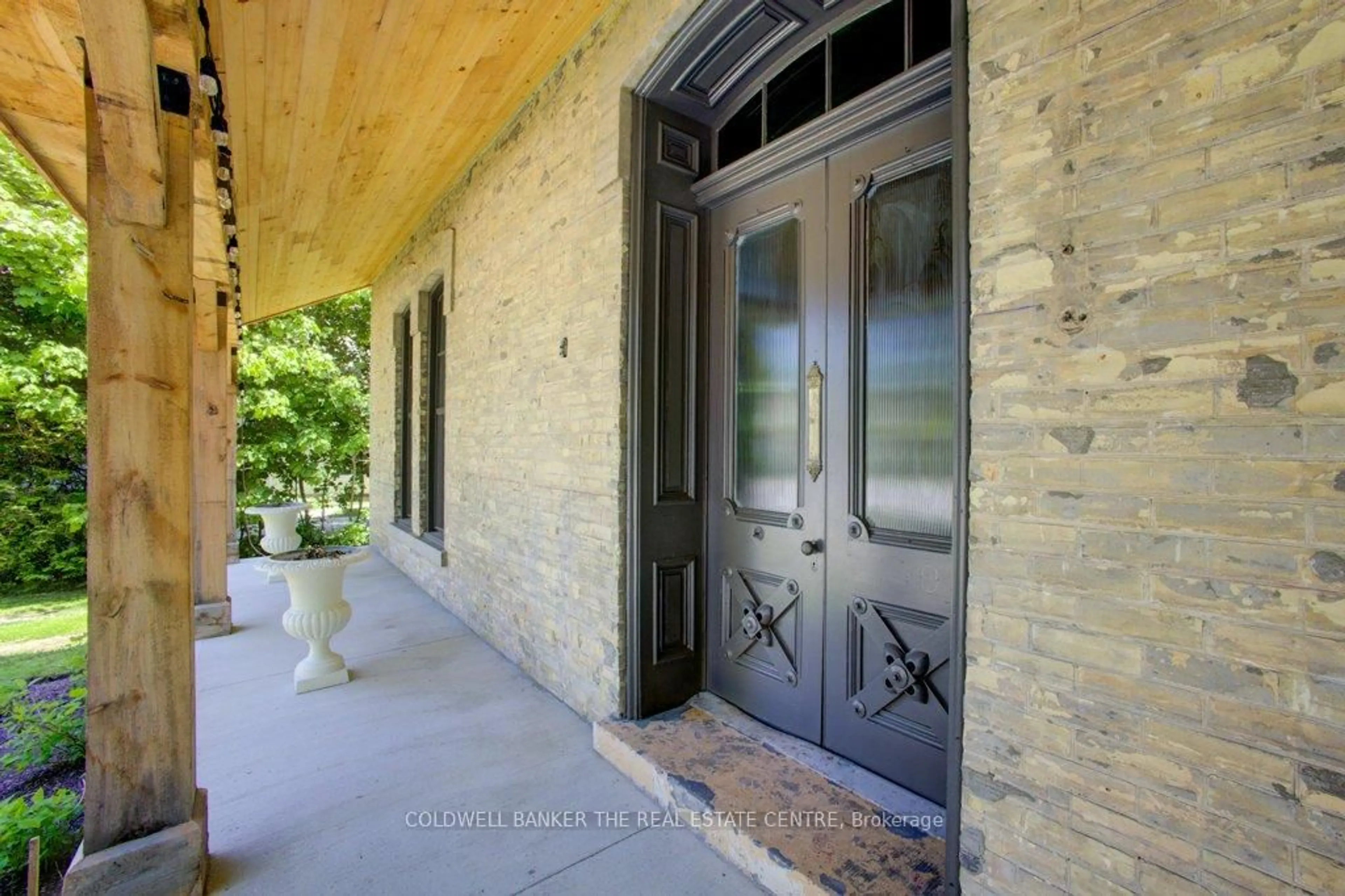 Indoor entryway for 150 Wellington St, Wellington North Ontario N0G 2L2