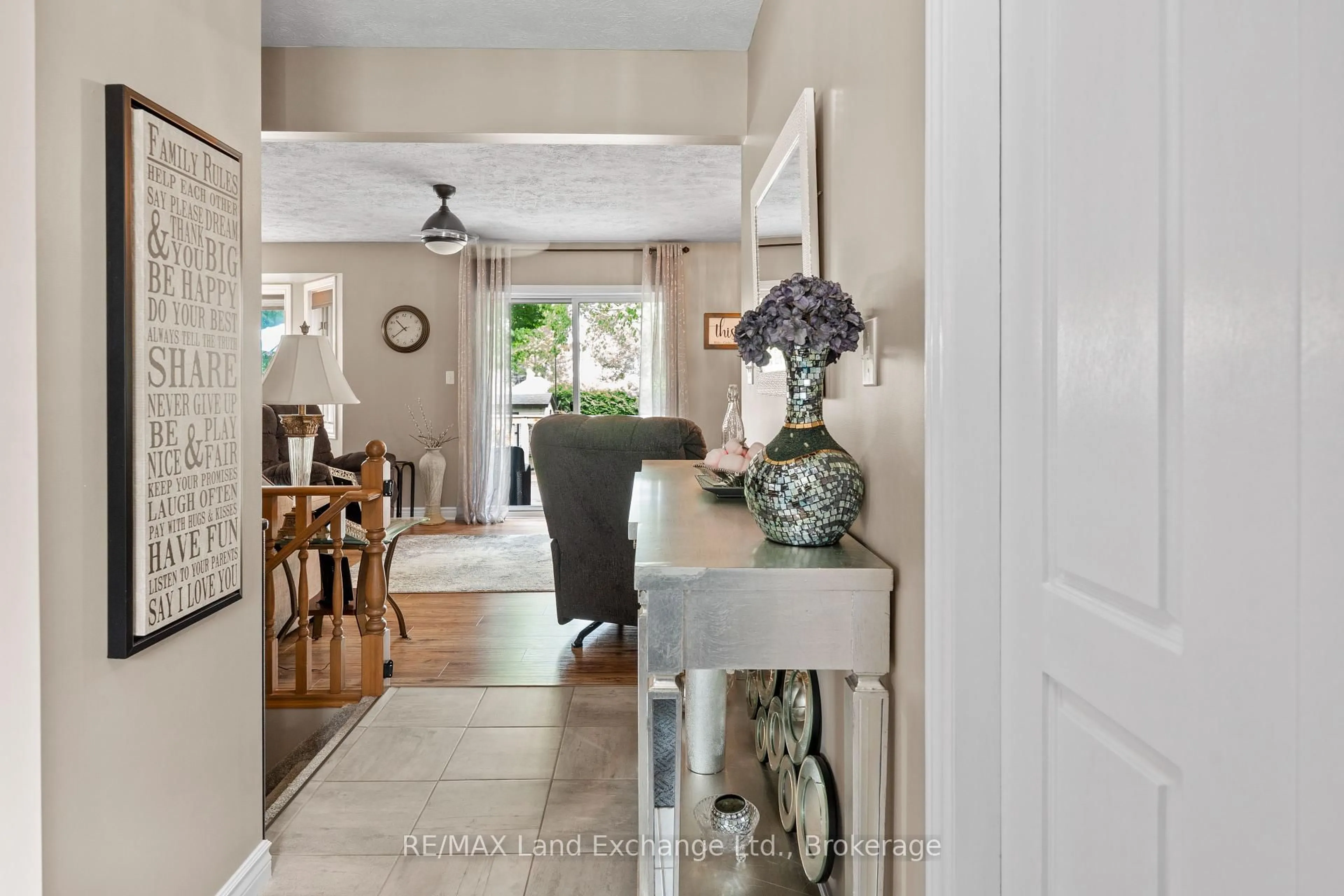 Indoor entryway for 806 BRICKER St, Saugeen Shores Ontario N0H 2C3