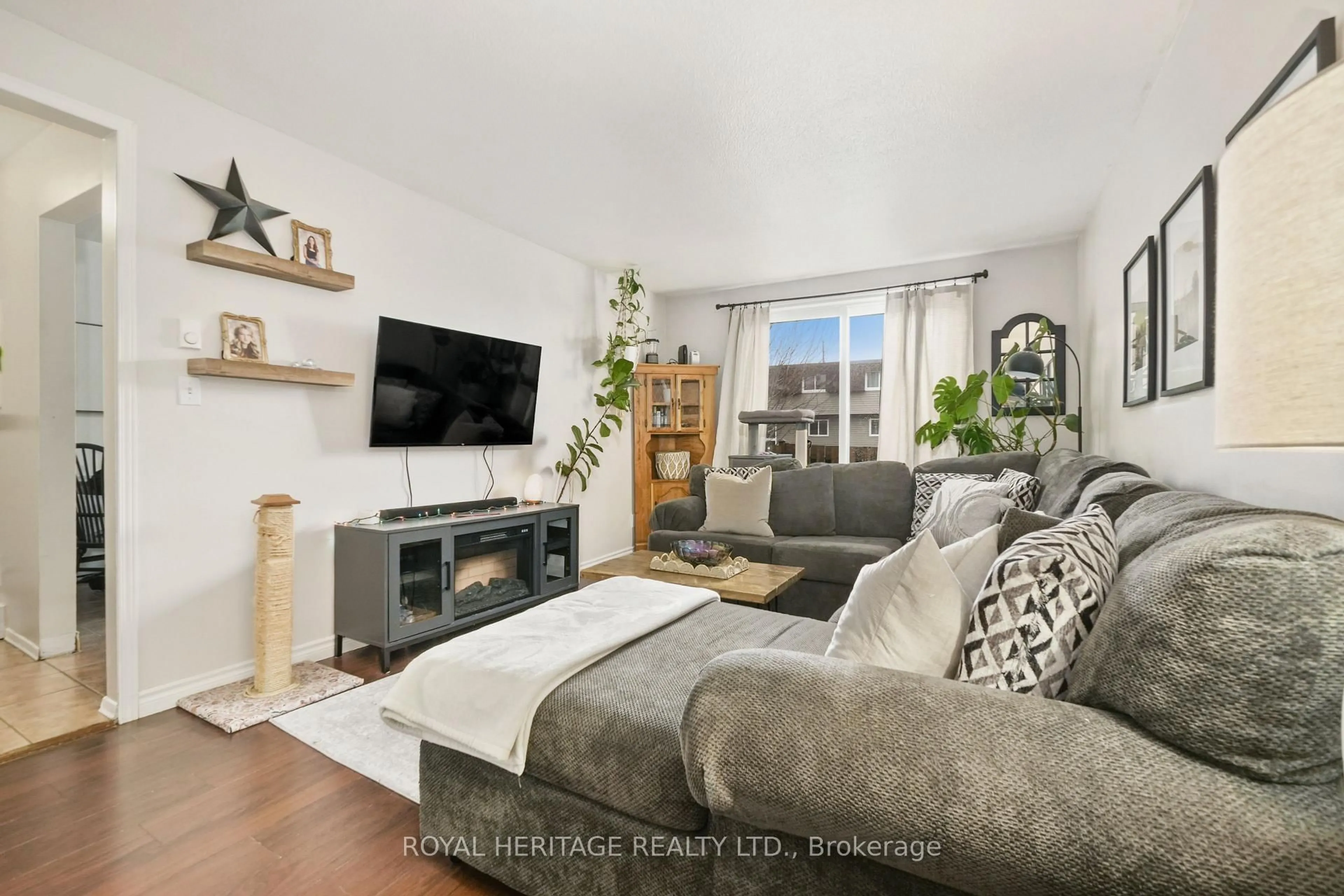 Living room with furniture, unknown for 494 Elgin St #5, Cobourg Ontario K9A 4T6