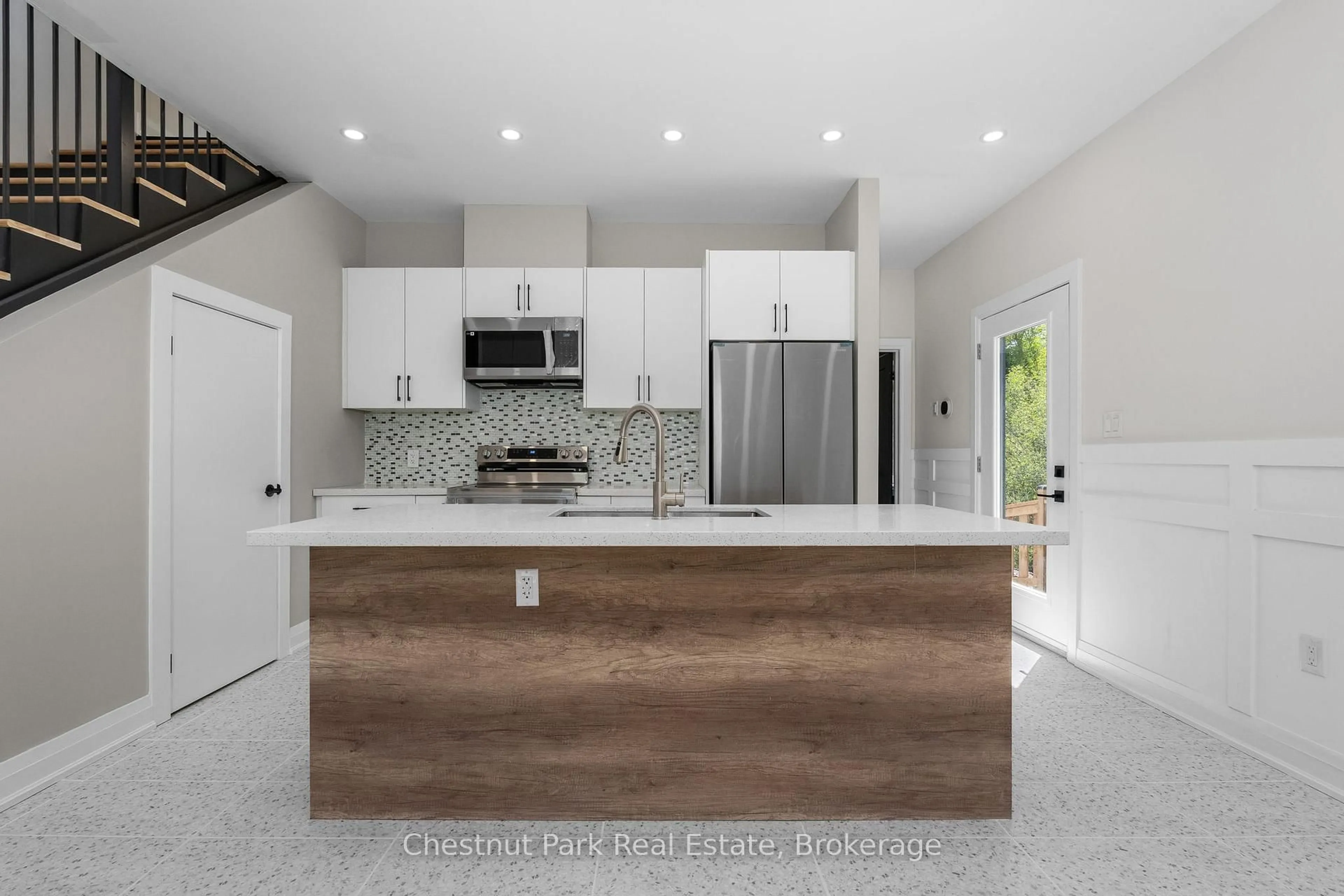 Contemporary kitchen, ceramic/tile floor for 3980 MUSKOKA RD 169, Muskoka Lakes Ontario P0B 1J0