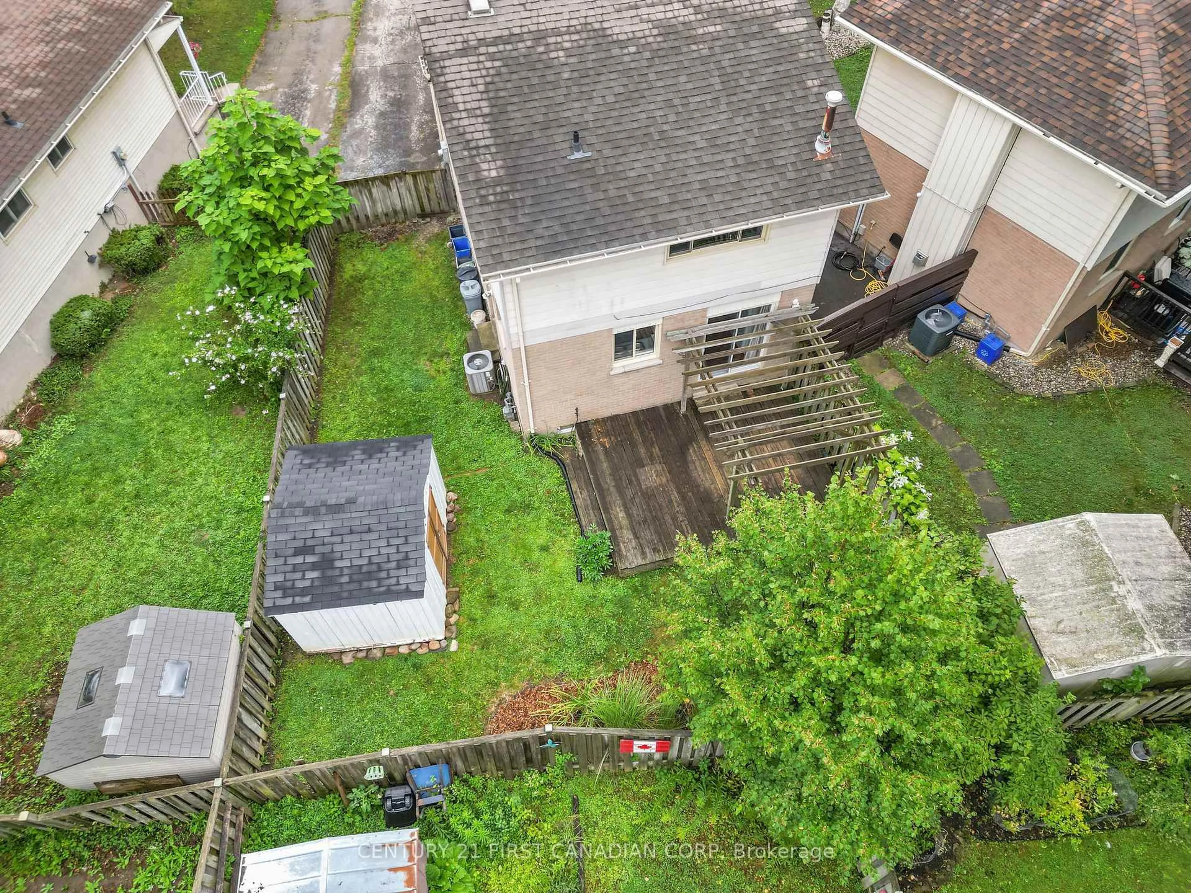 A pic from outside/outdoor area/front of a property/back of a property/a pic from drone, street for 71 Constable Crt, London North Ontario N6G 3N7