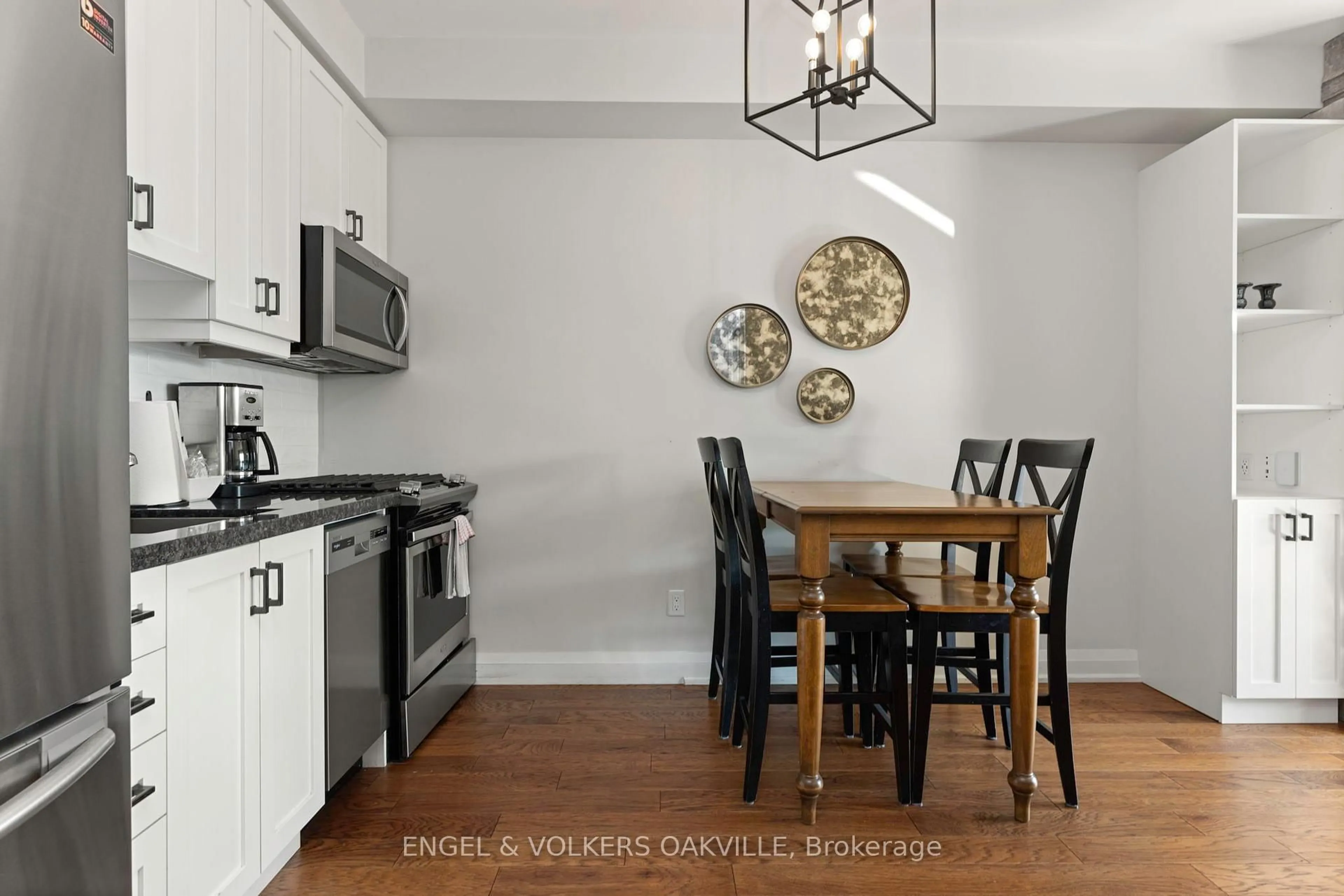 Standard kitchen, unknown for 1869 Muskoka Road 118 #C - 103, Muskoka Lakes Ontario P1L 1X1