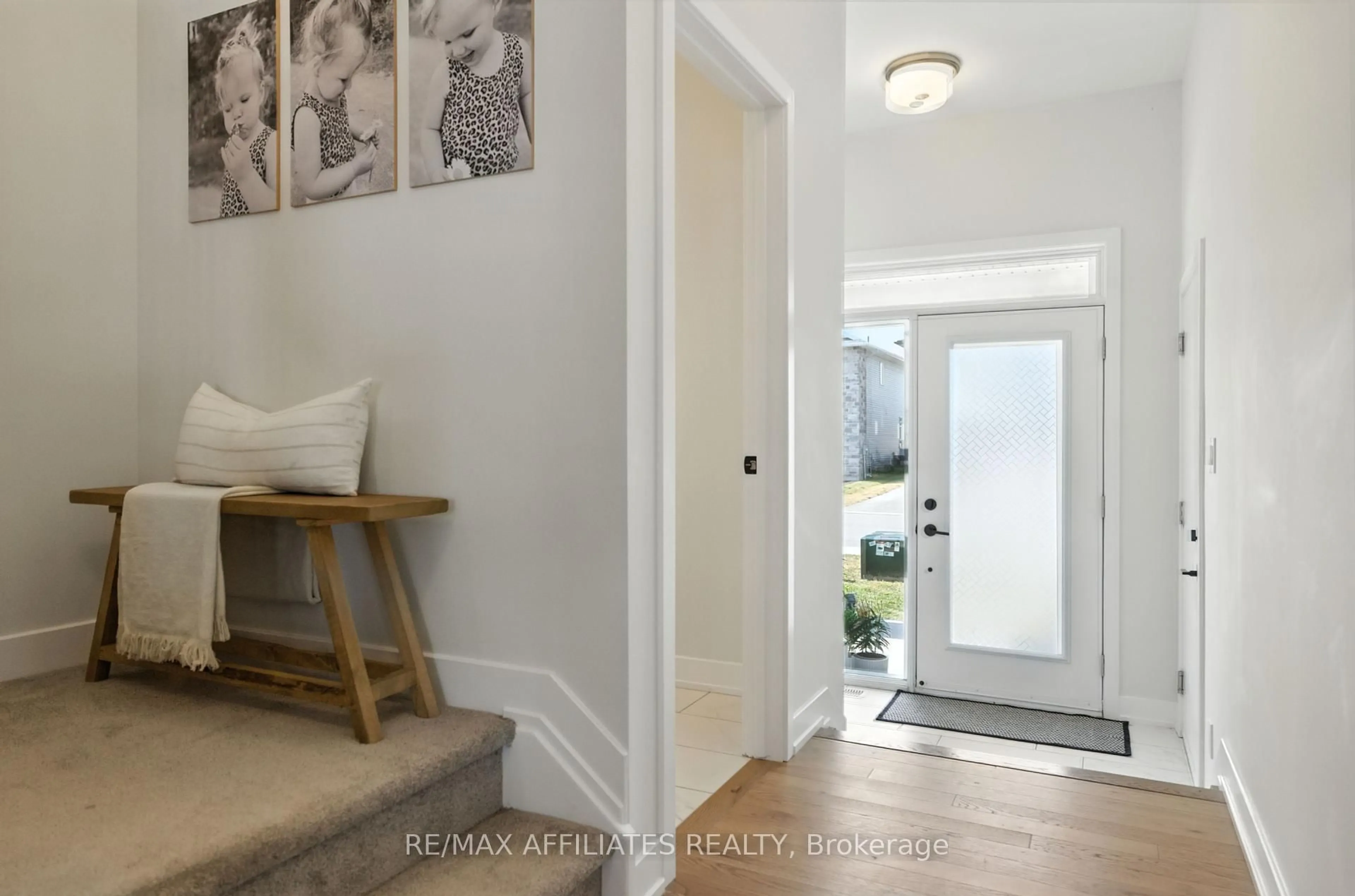 Indoor entryway for 142 Thomas St, Arnprior Ontario K7S 0J4