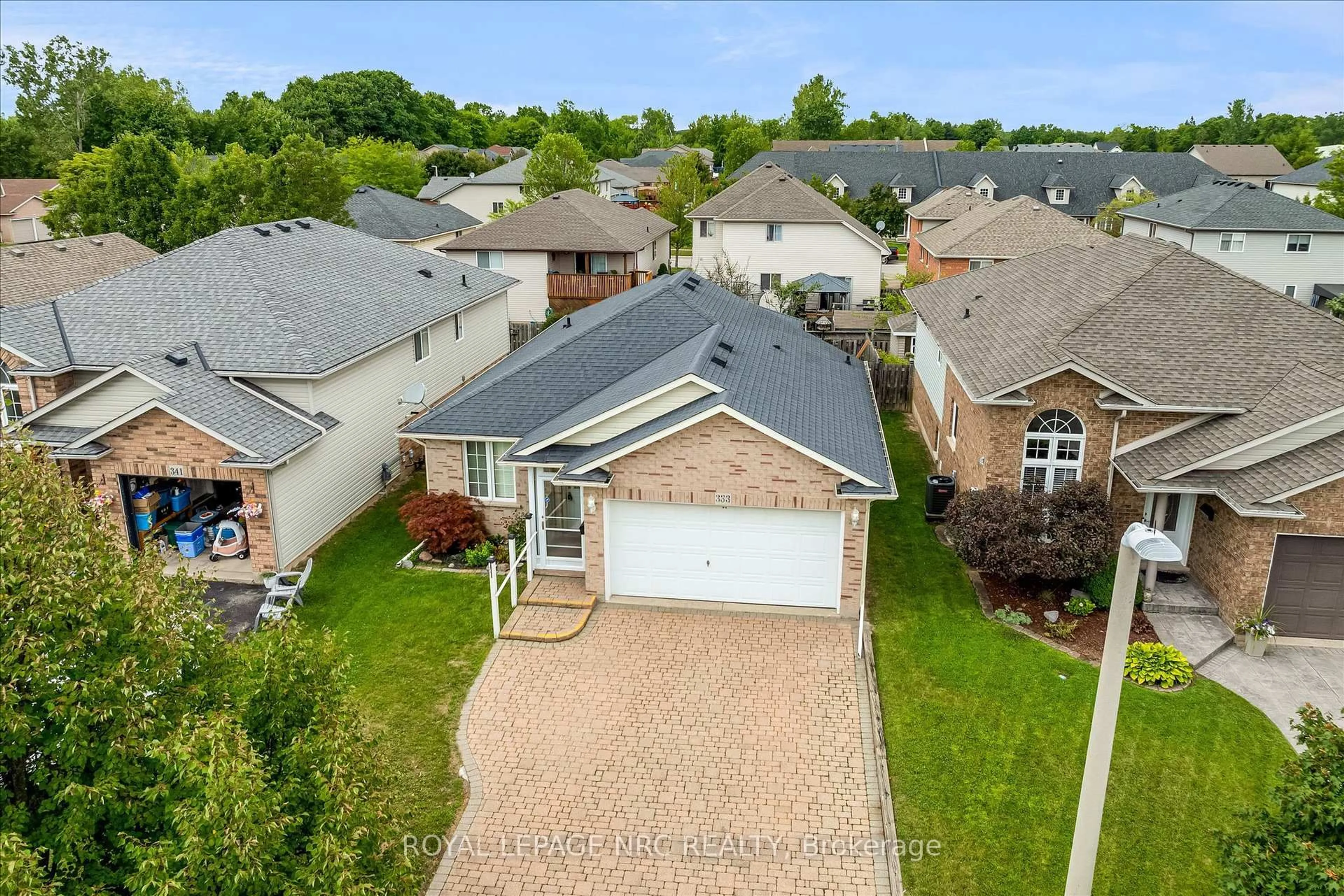 A pic from outside/outdoor area/front of a property/back of a property/a pic from drone, street for 333 Lea Cres, Welland Ontario L3C 7J8