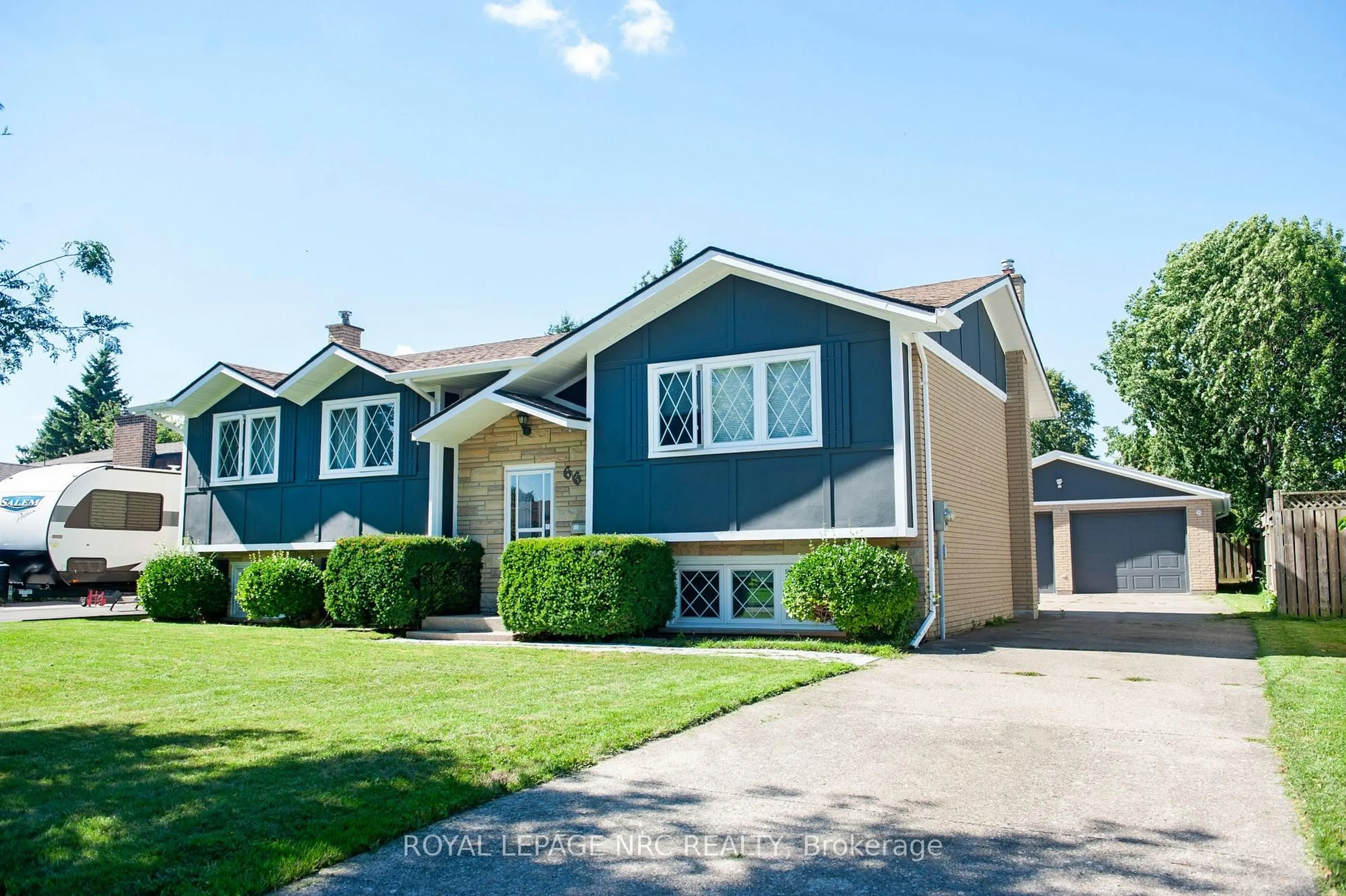 Home with vinyl exterior material, street for 66 Rolling Acres Dr, Welland Ontario L3C 3N3