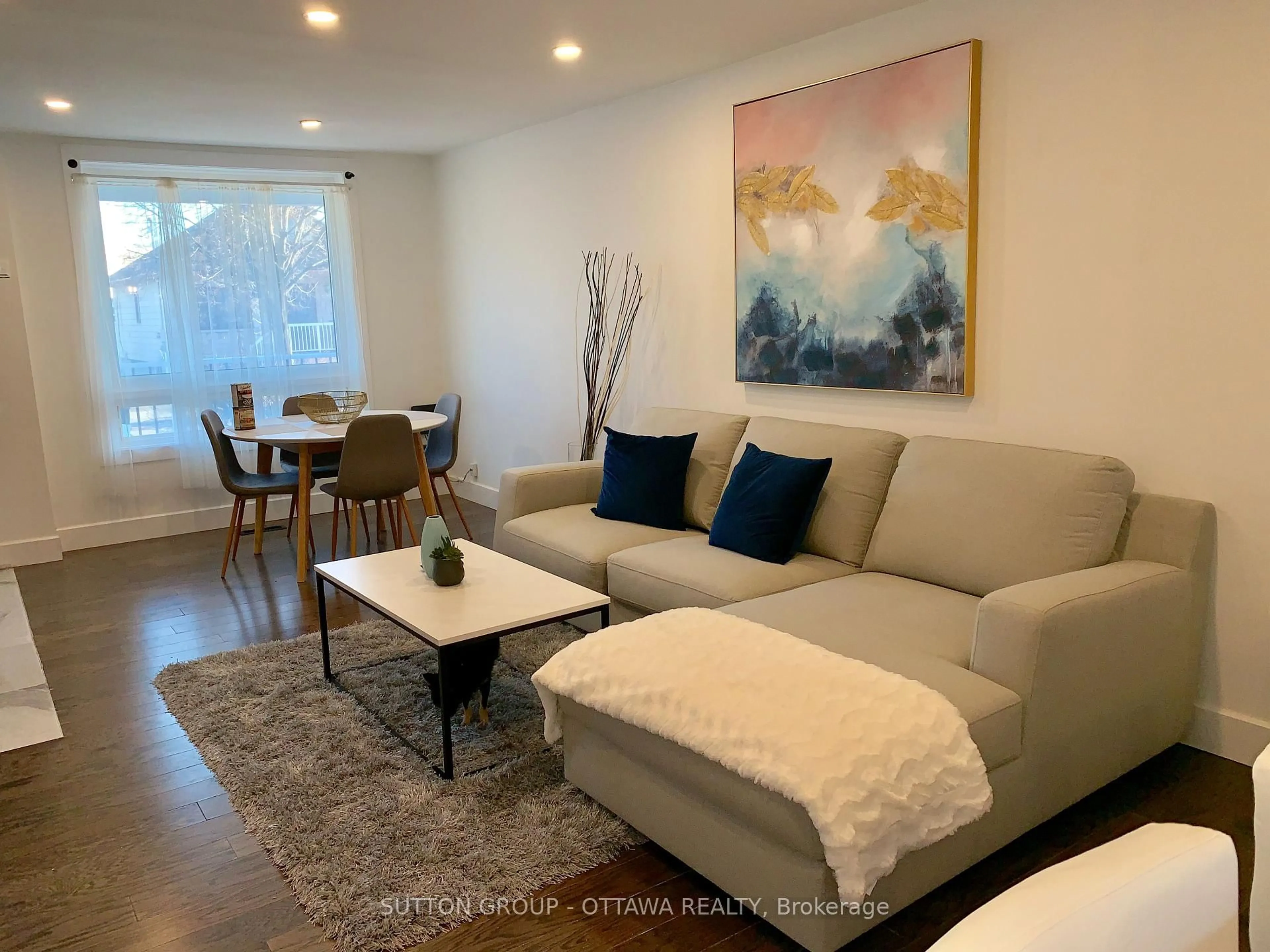 Living room with furniture, unknown for 323 MONTFORT St, Ottawa Ontario K1L 5N5