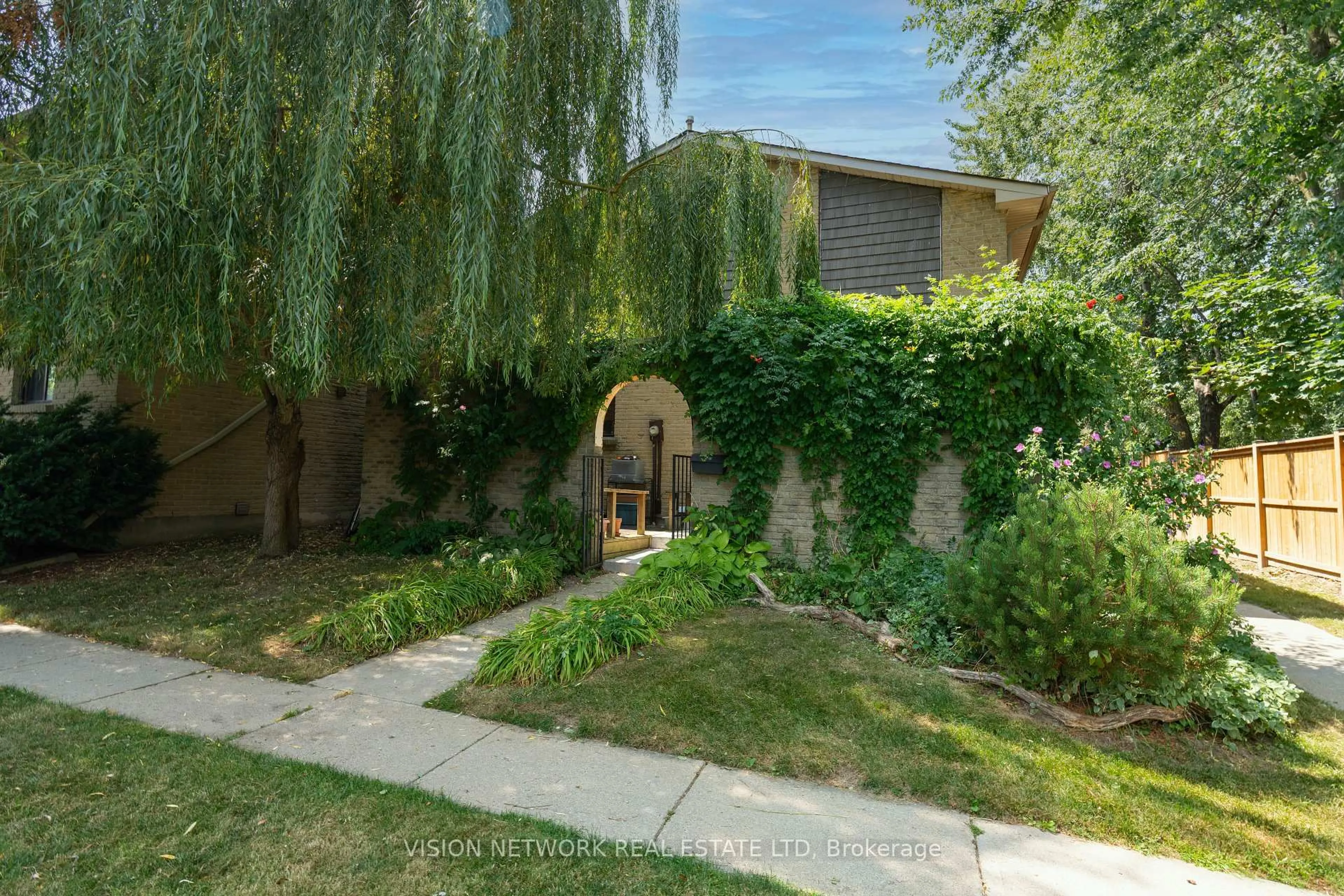 A pic from outside/outdoor area/front of a property/back of a property/a pic from drone, street for 500 Southdale Rd #22, London South Ontario N6E 1A4