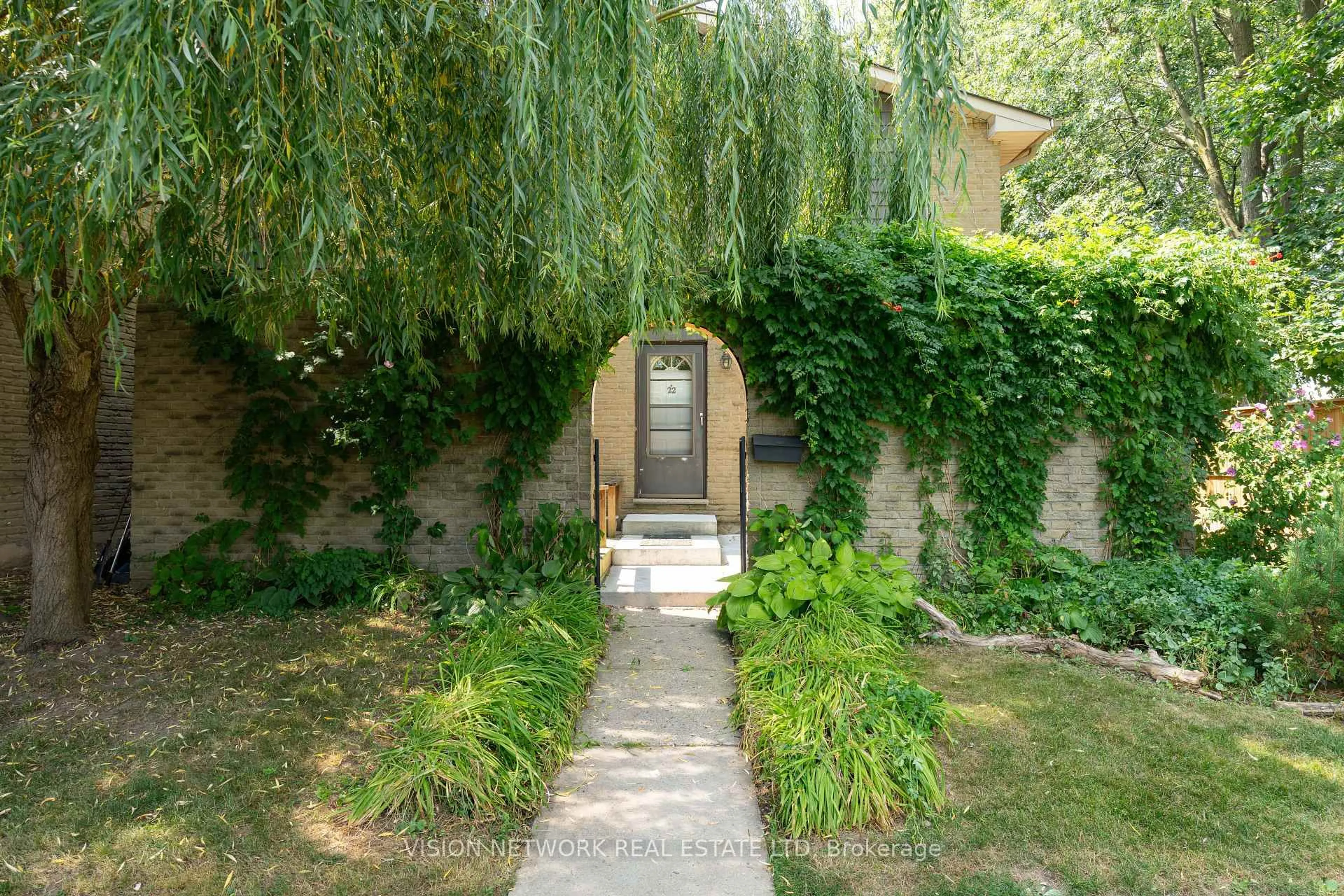 Patio, street for 500 Southdale Rd #22, London South Ontario N6E 1A4