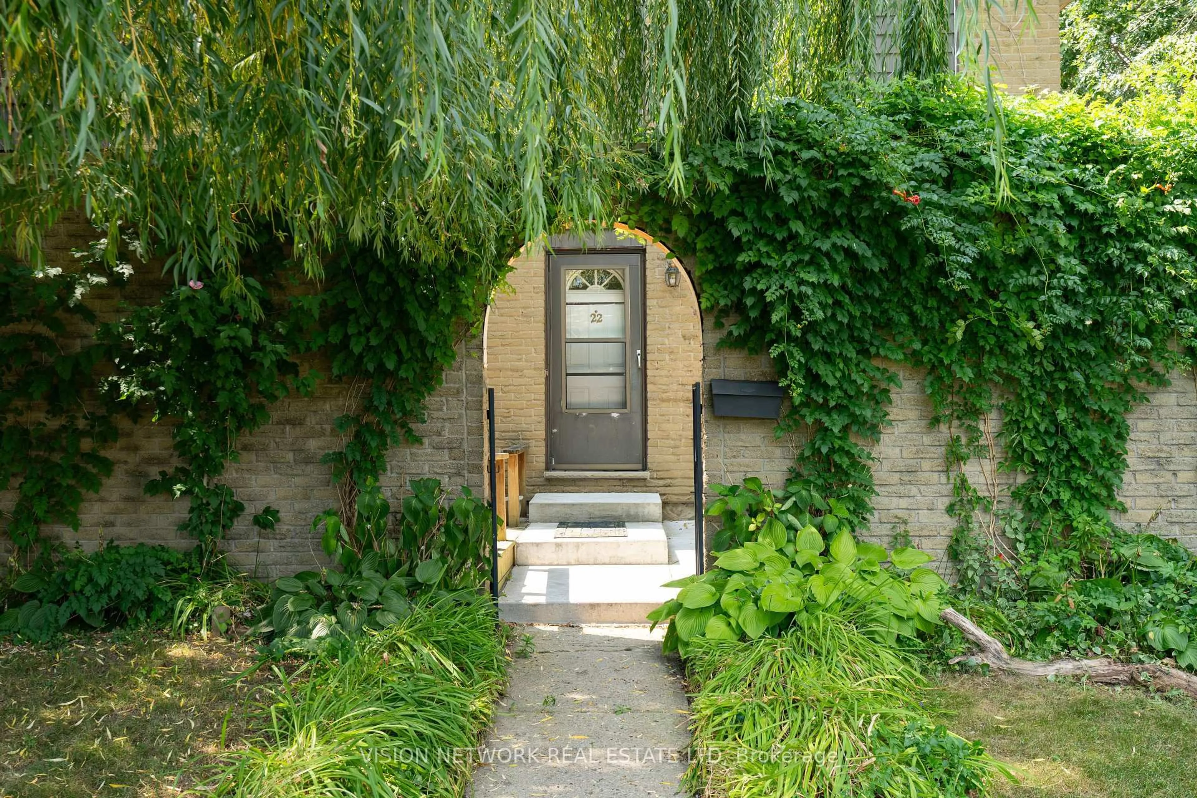 Indoor entryway for 500 Southdale Rd #22, London South Ontario N6E 1A4