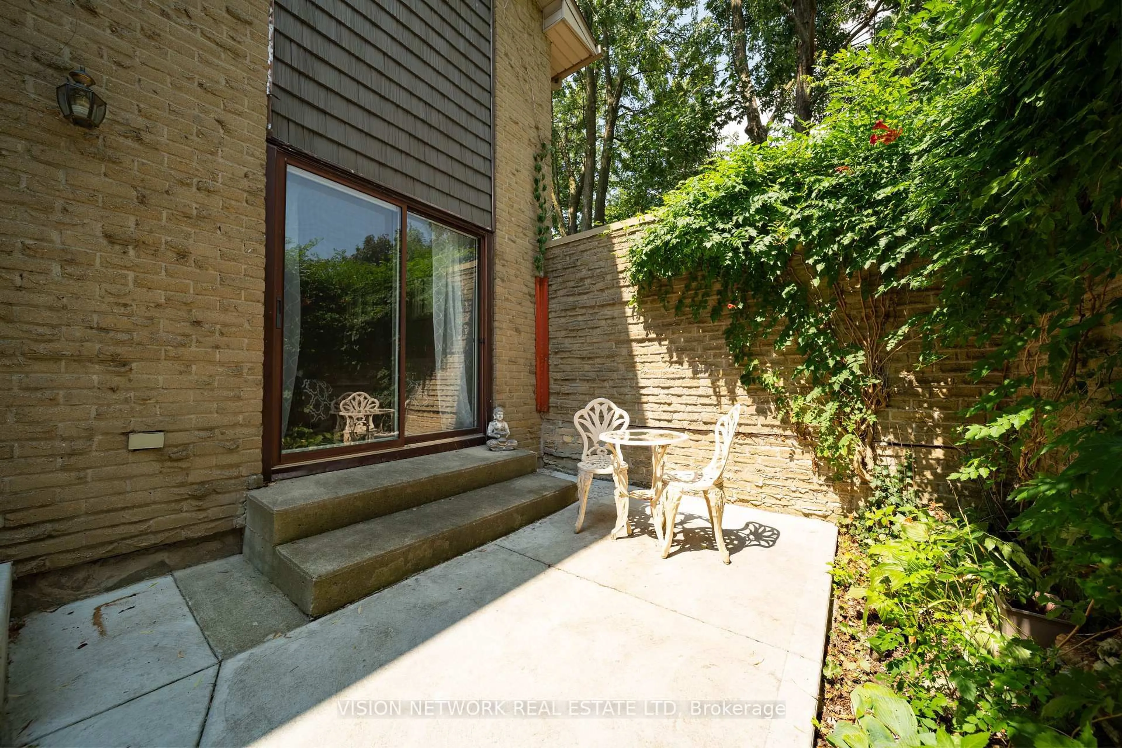 Patio, street for 500 Southdale Rd #22, London South Ontario N6E 1A4