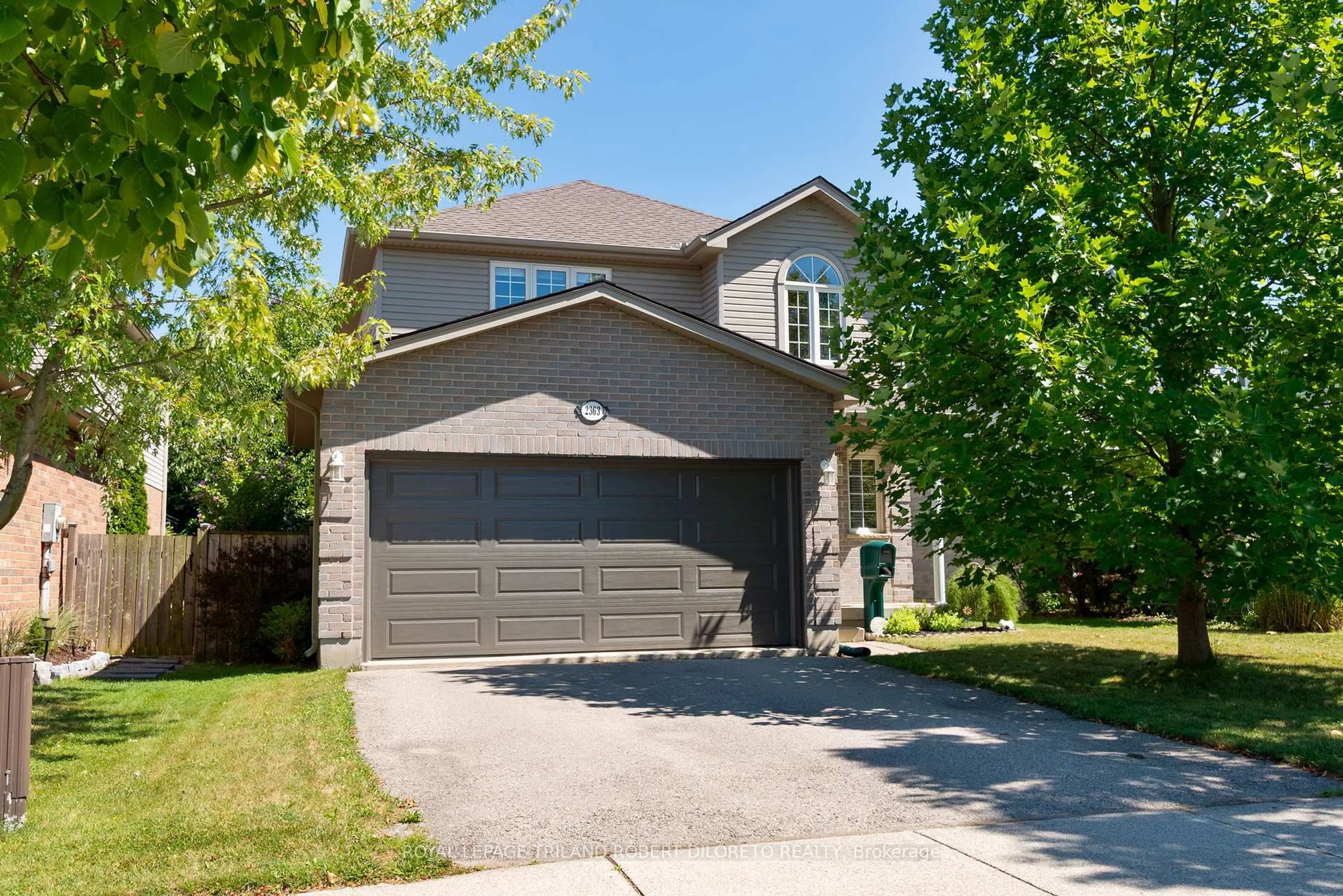 Home with vinyl exterior material, street for 2363 Meadowgate Blvd, London South Ontario N6M 1L7
