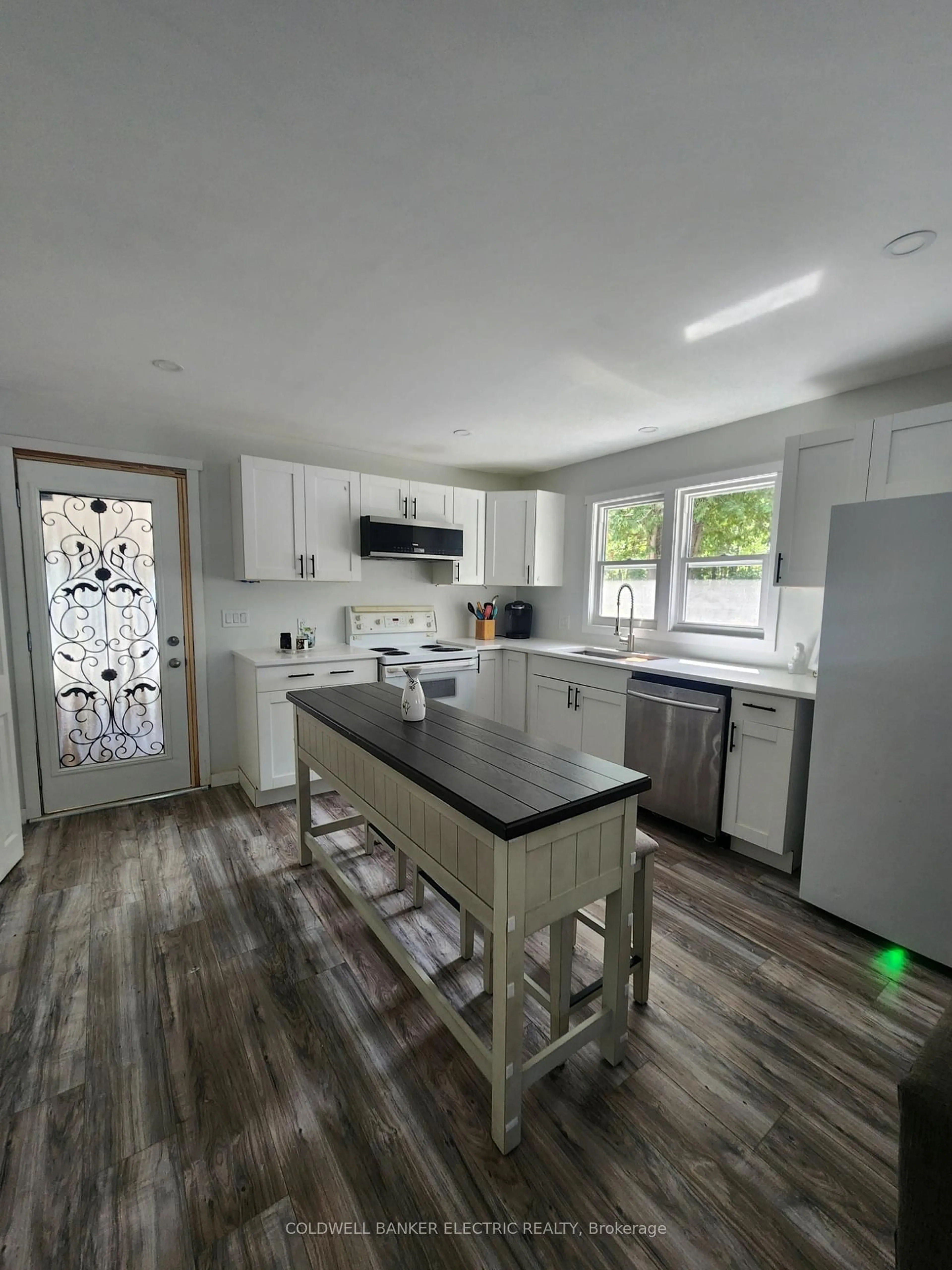 Open concept kitchen, unknown for 48 Hargrave Rd, Kawartha Lakes Ontario K0M 2B0