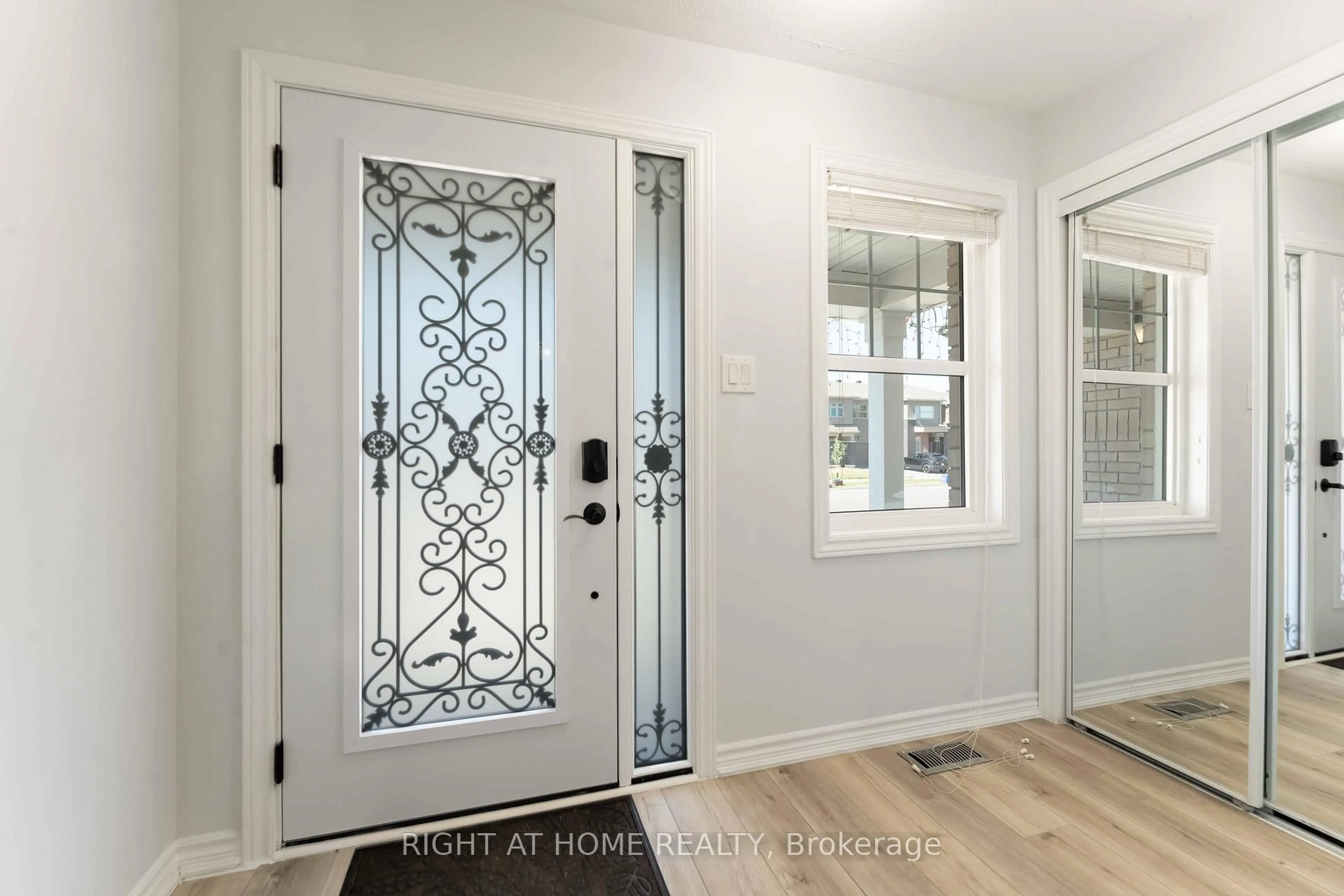 Indoor entryway for 333 Rouncey Rd, Ottawa Ontario K2V 0K4