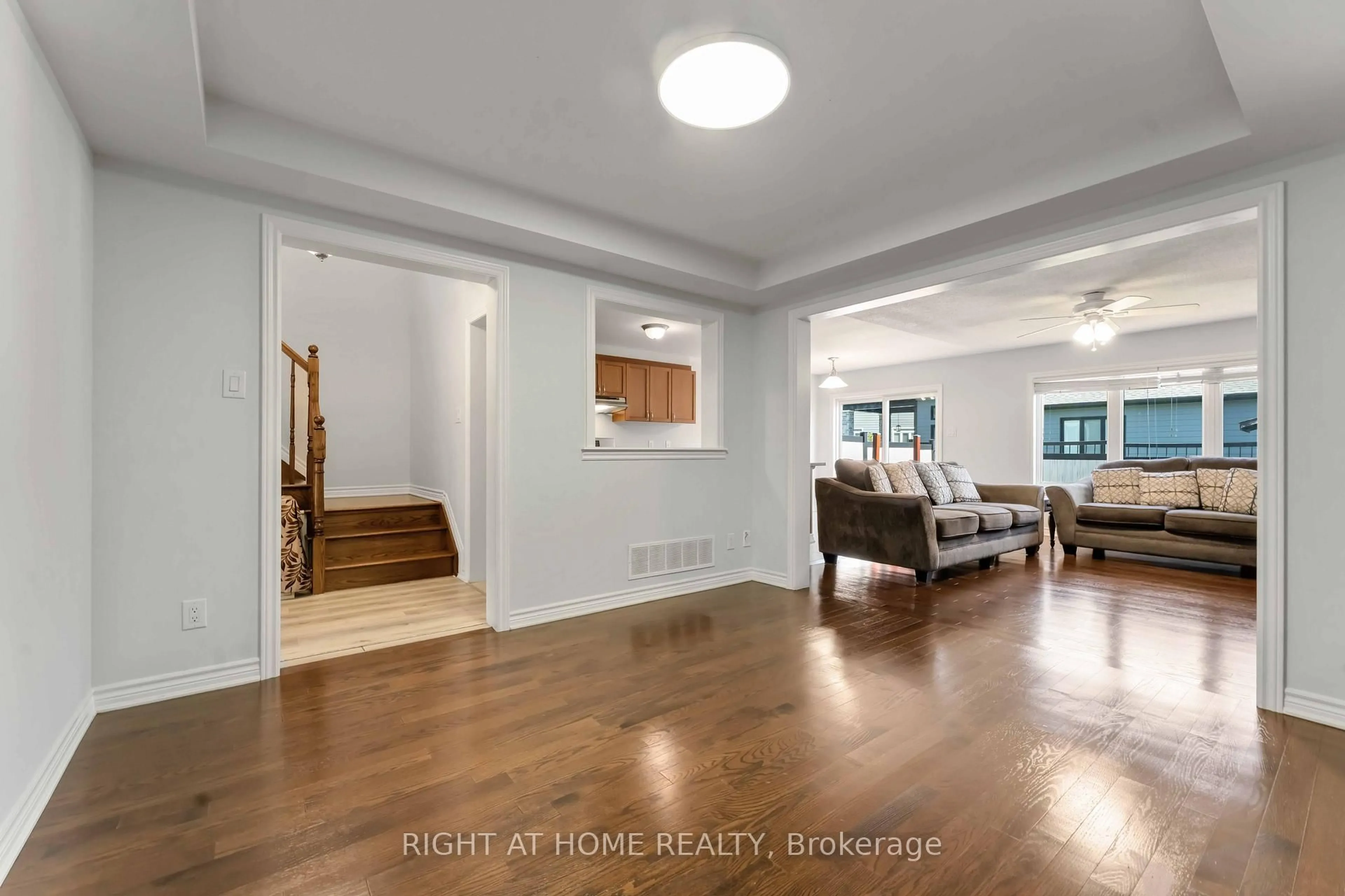 Indoor entryway for 333 Rouncey Rd, Ottawa Ontario K2V 0K4