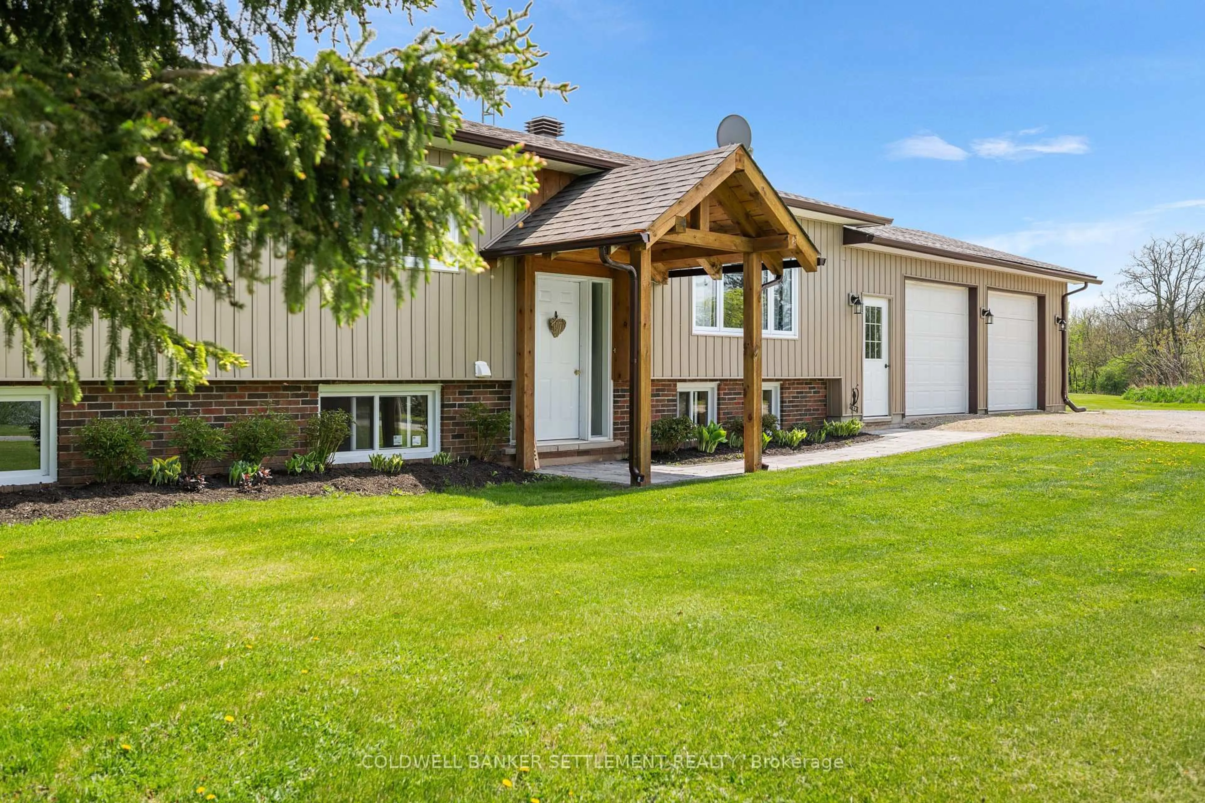 Home with vinyl exterior material, unknown for 269 Sunset Dr, Perth Ontario K7H 3C7