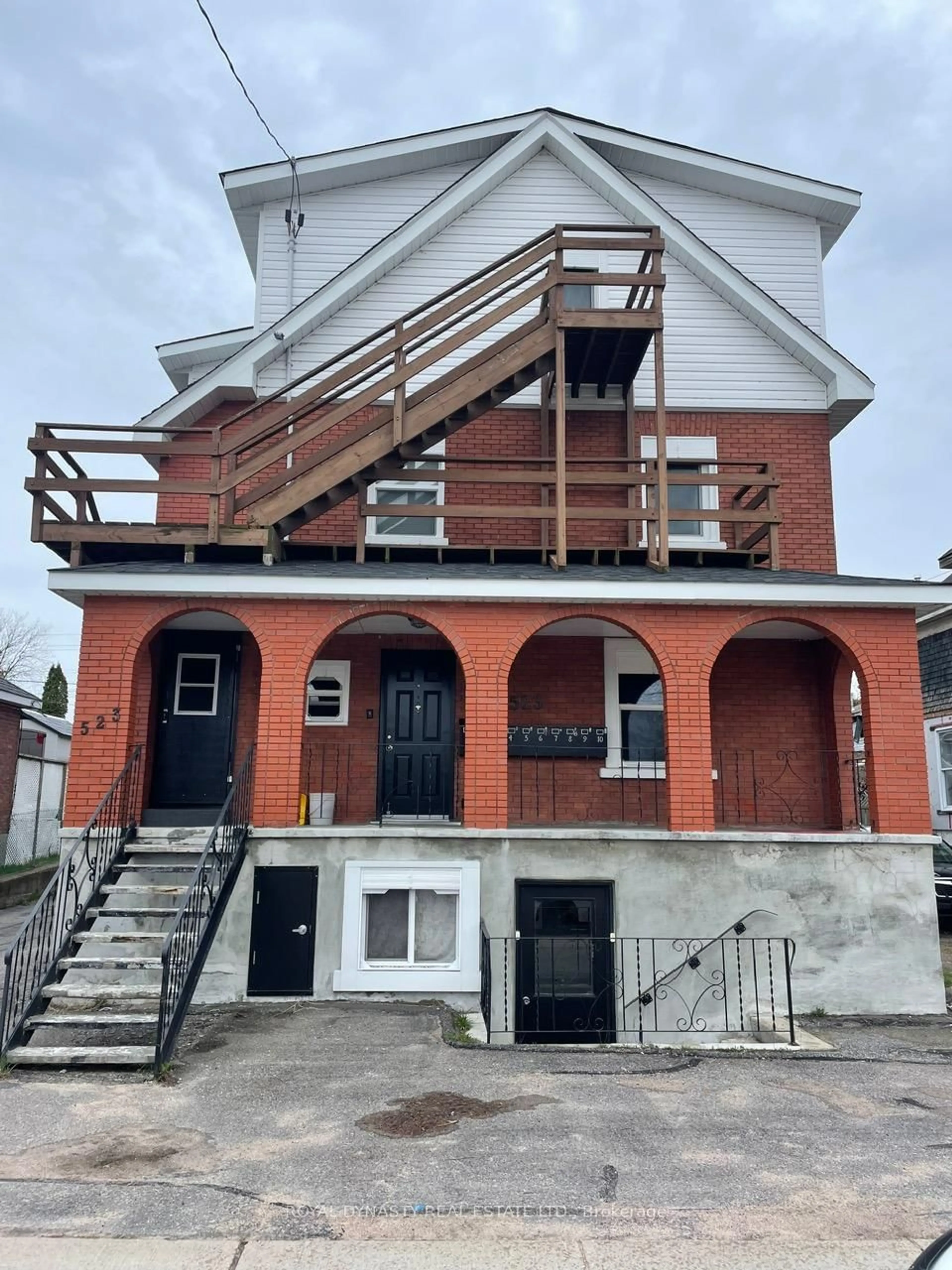 Home with brick exterior material, building for 523 First Ave, North Bay Ontario P1B 1K5