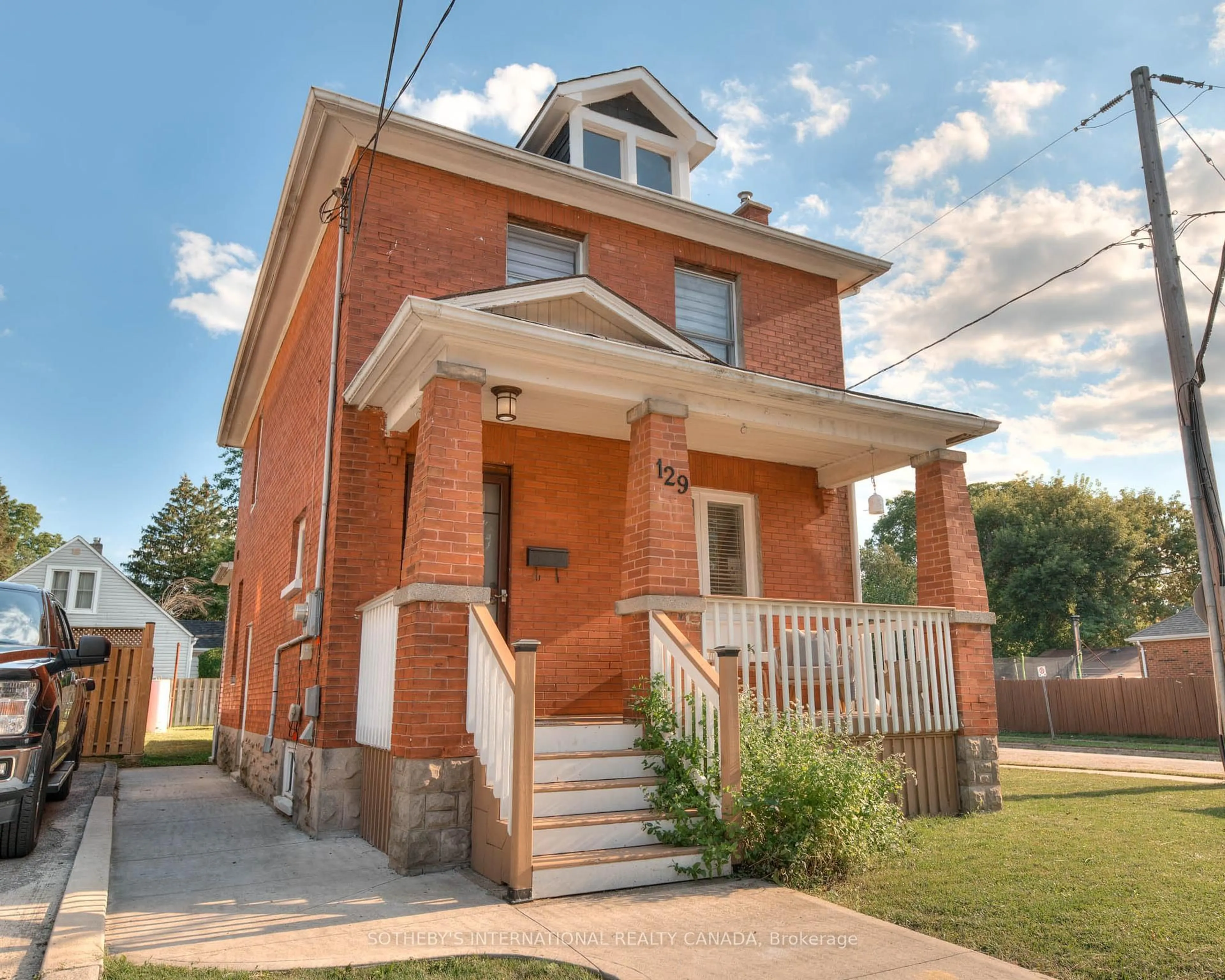 Home with brick exterior material, street for 129 Elliott St, Cambridge Ontario N1R 2K1