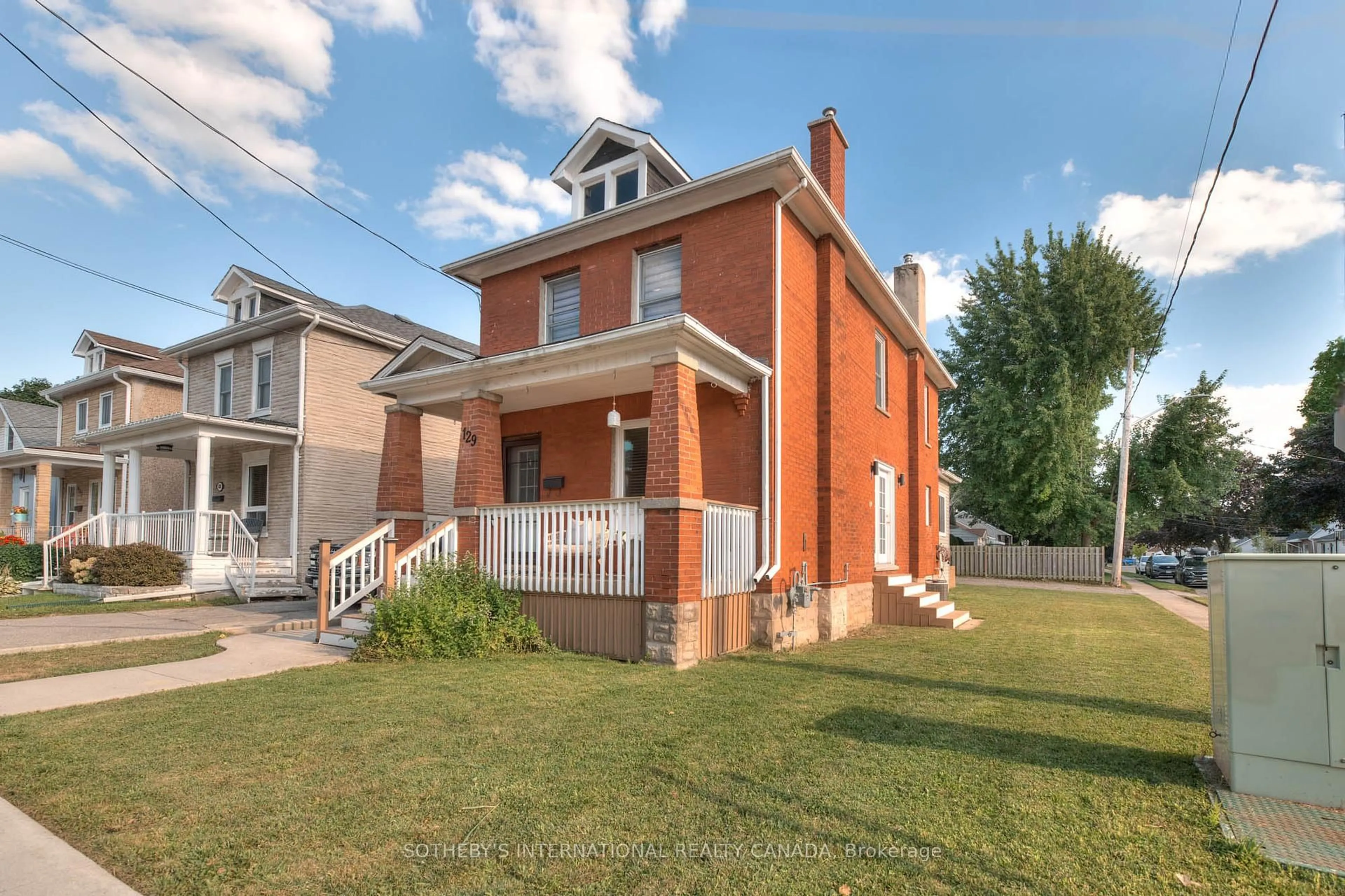 Home with brick exterior material, street for 129 Elliott St, Cambridge Ontario N1R 2K1