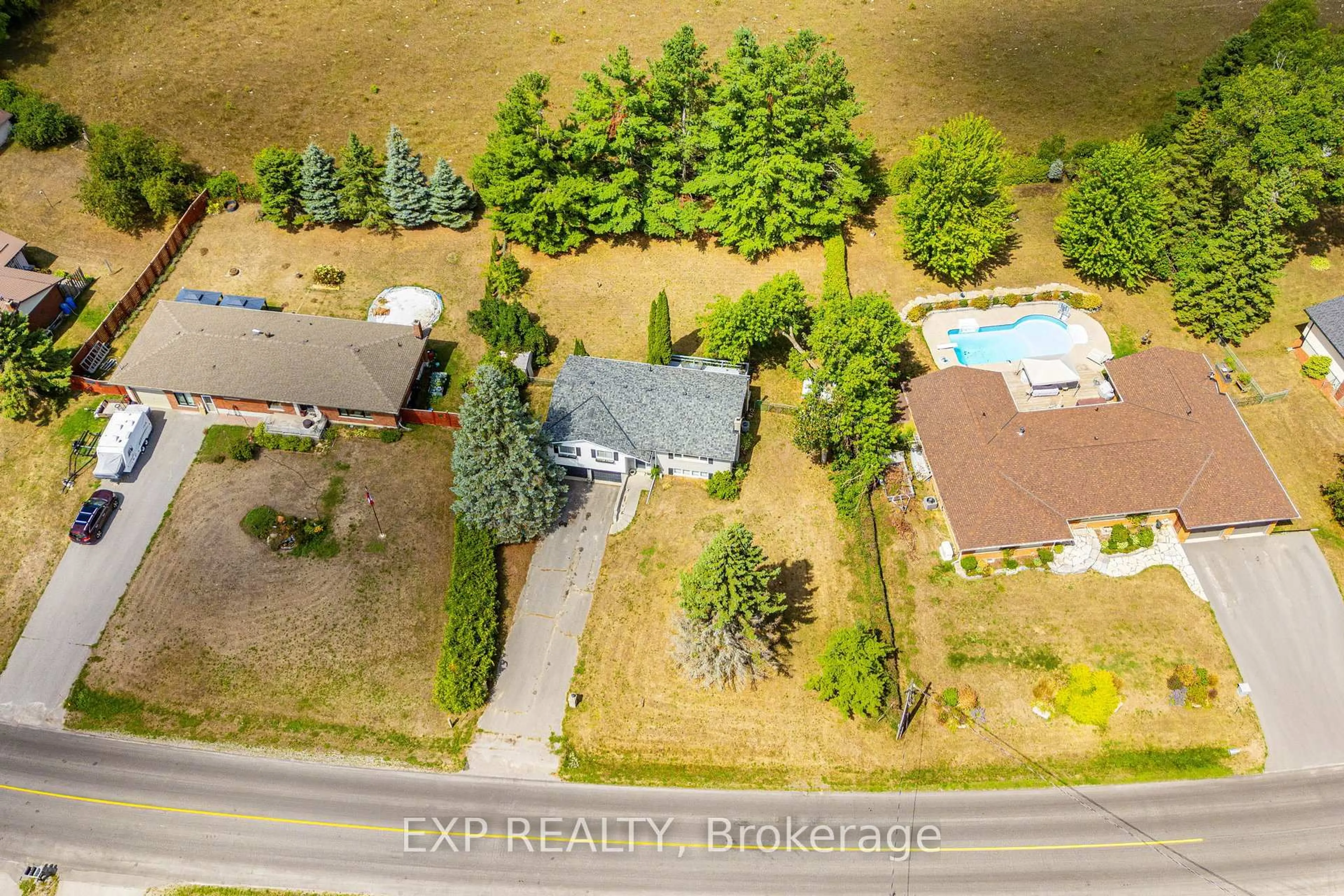 A pic from outside/outdoor area/front of a property/back of a property/a pic from drone, street for 356 GIFFORD Dr, Selwyn Ontario K0L 1T0