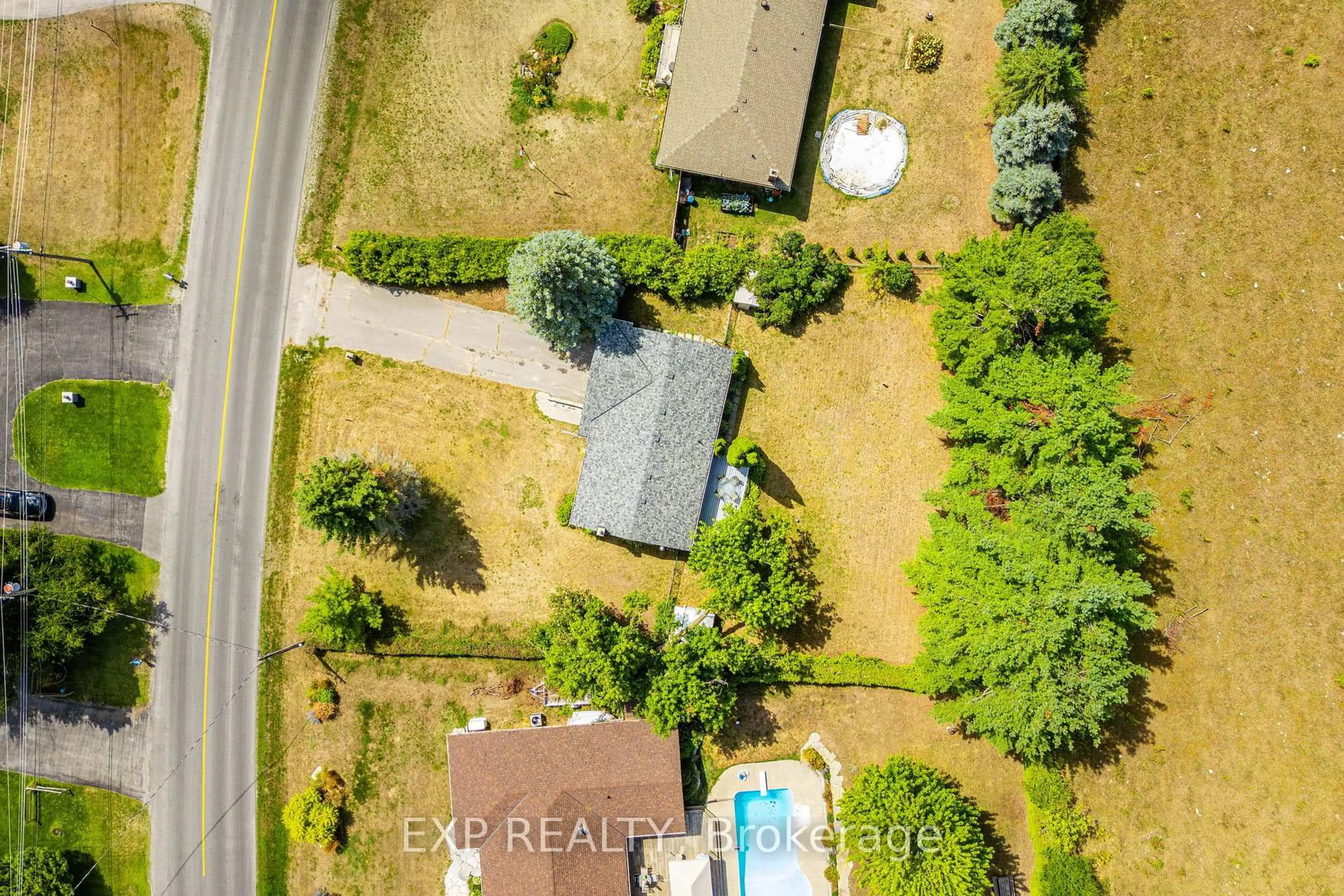 A pic from outside/outdoor area/front of a property/back of a property/a pic from drone, unknown for 356 GIFFORD Dr, Selwyn Ontario K0L 1T0