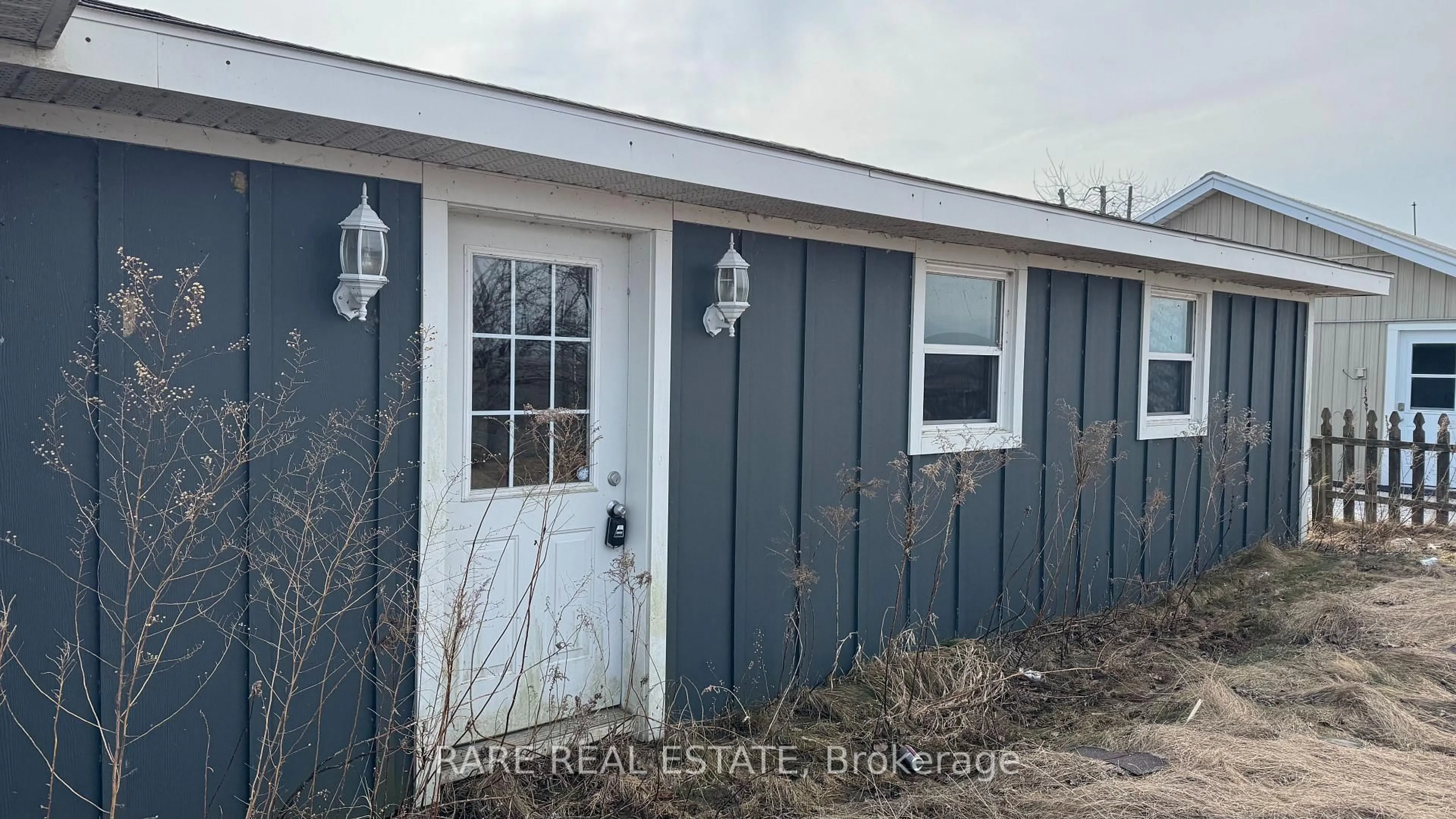 Shed for 18080 Erie Shore Dr, Chatham-Kent Ontario N0P 1A0