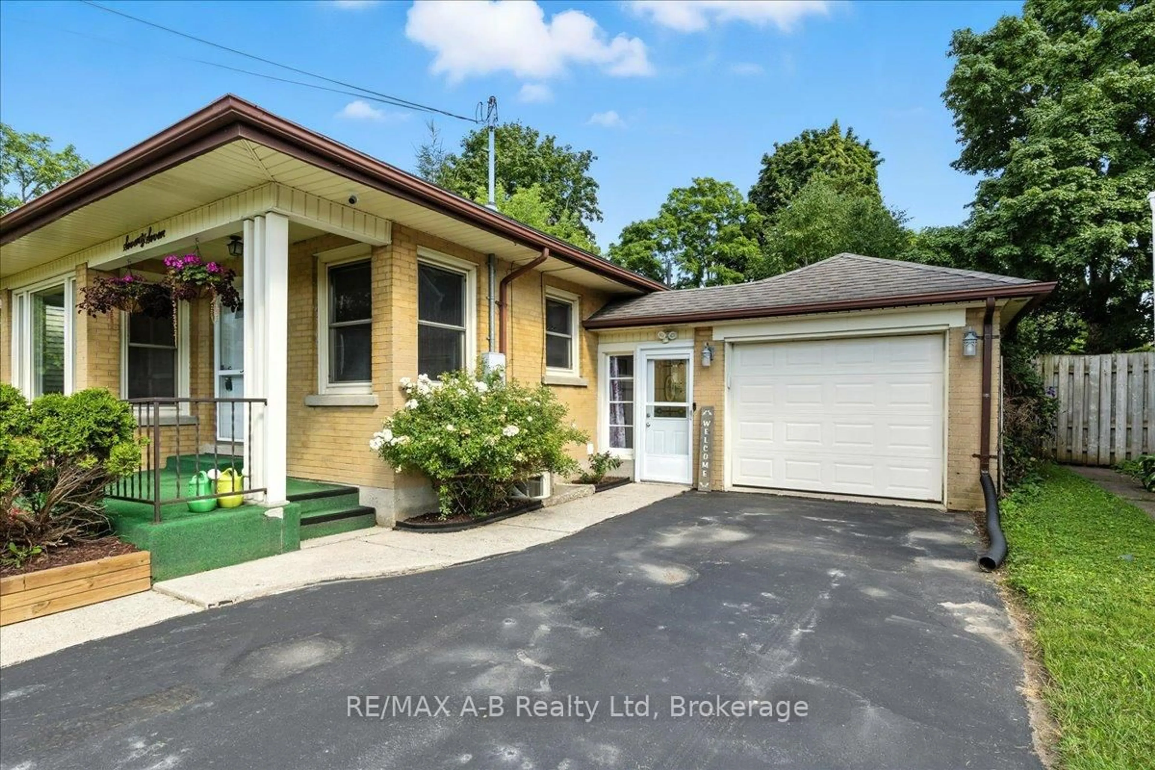 Unknown for 77 Earl St, Stratford Ontario N5A 6G4