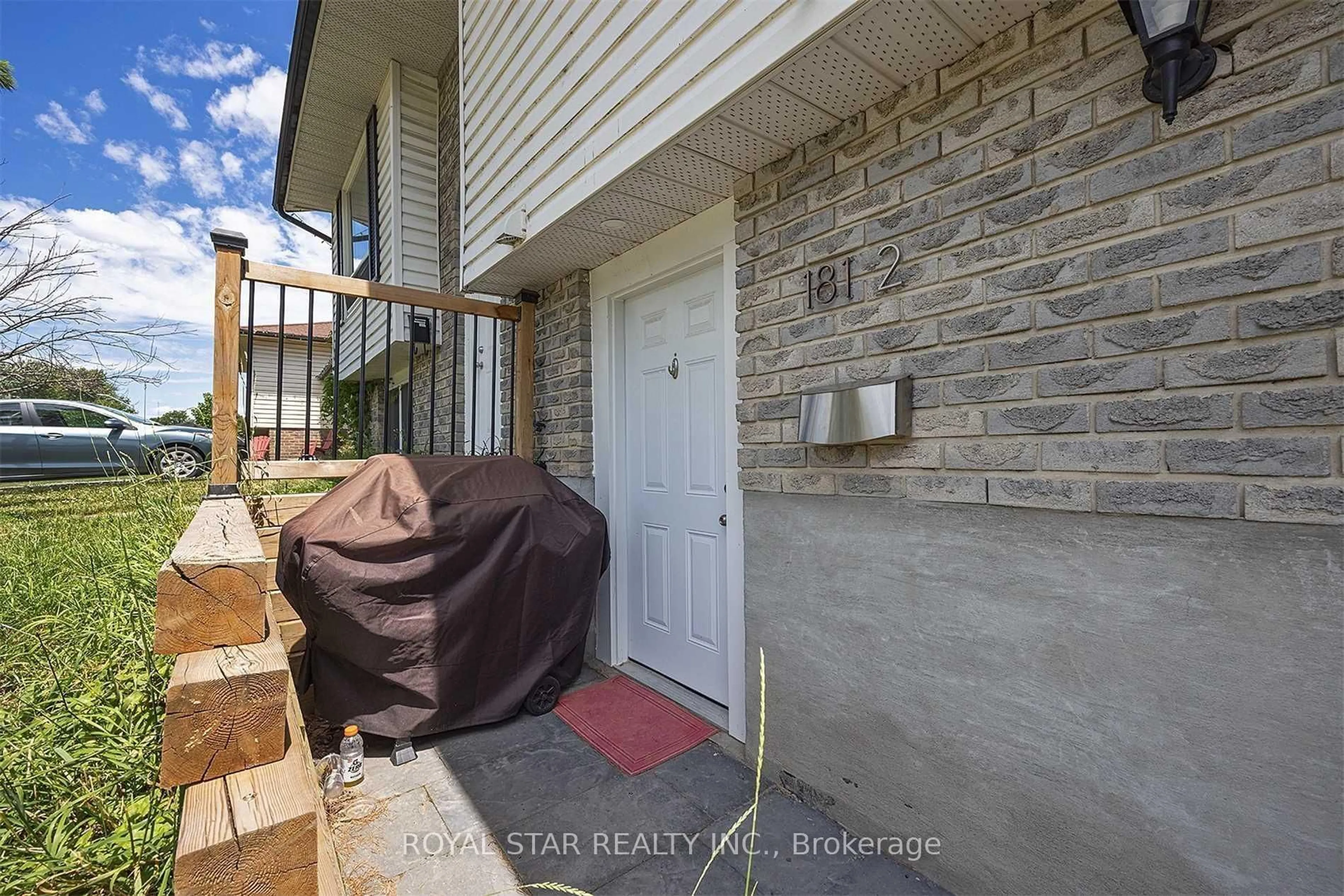 Indoor entryway for 181 Wilson St, Kingston Ontario K7K 5Y1