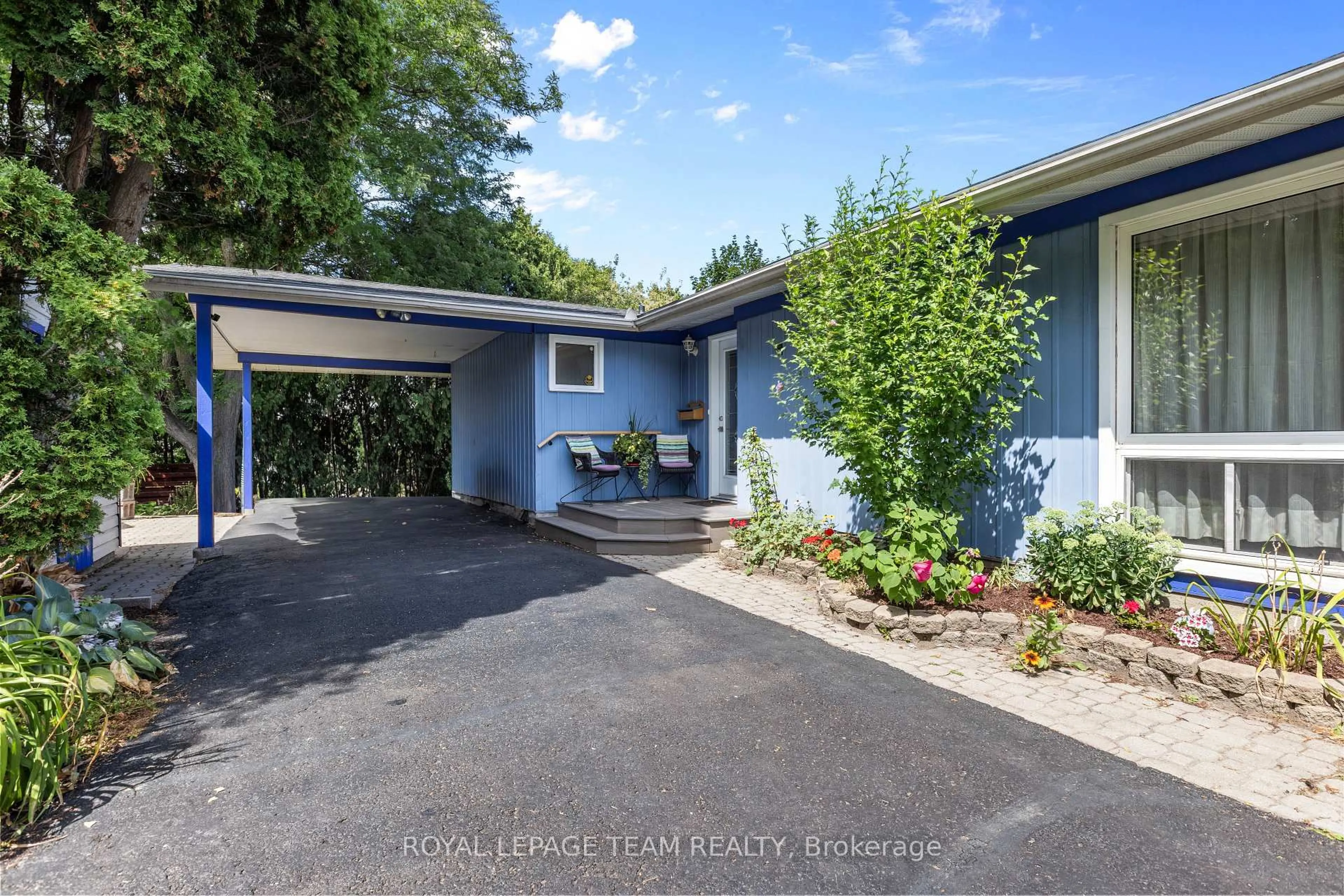 A pic from outside/outdoor area/front of a property/back of a property/a pic from drone, street for 153 David Dr, Ottawa Ontario K2G 2N6