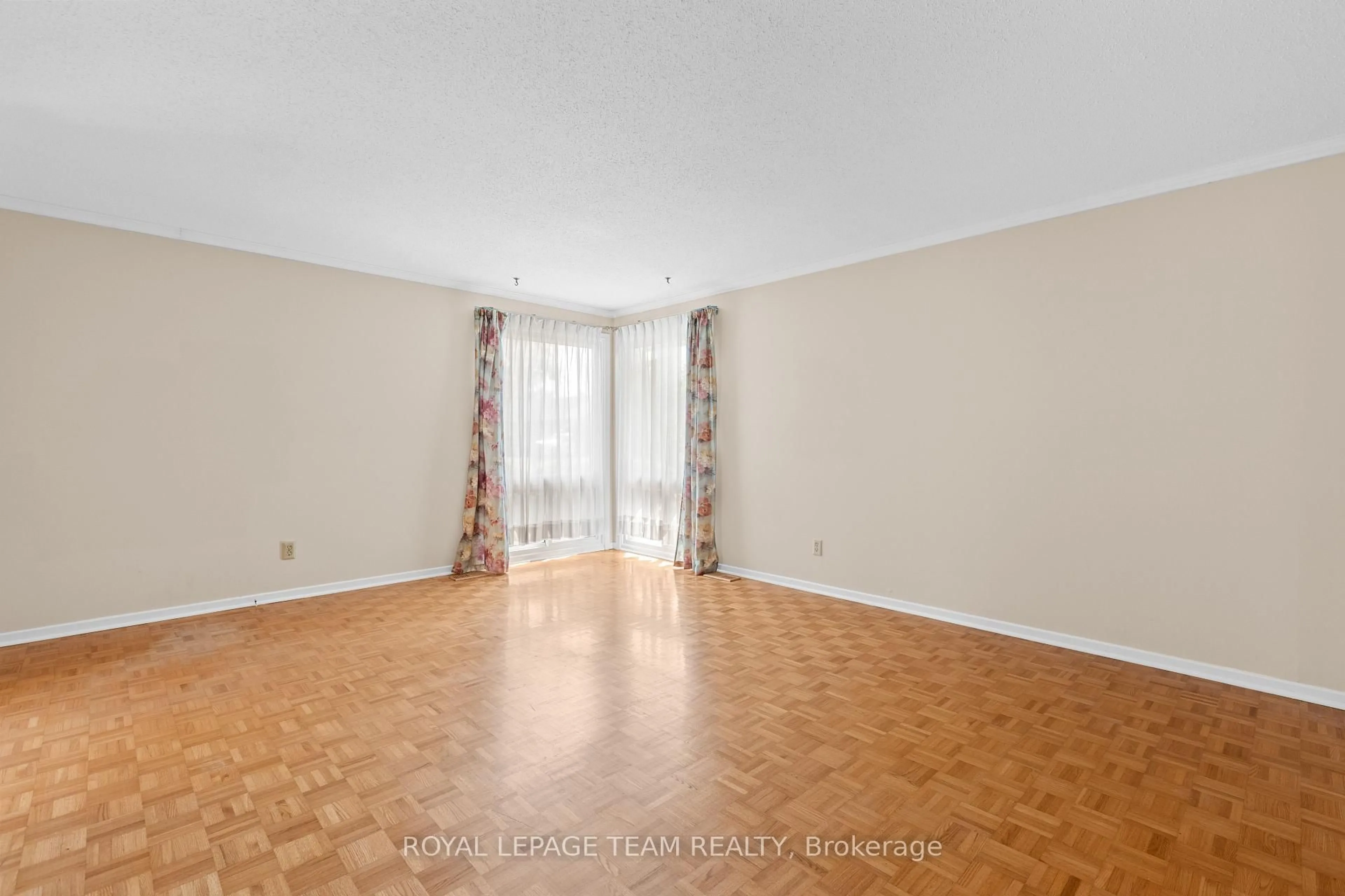 A pic of a room for 153 David Dr, Ottawa Ontario K2G 2N6