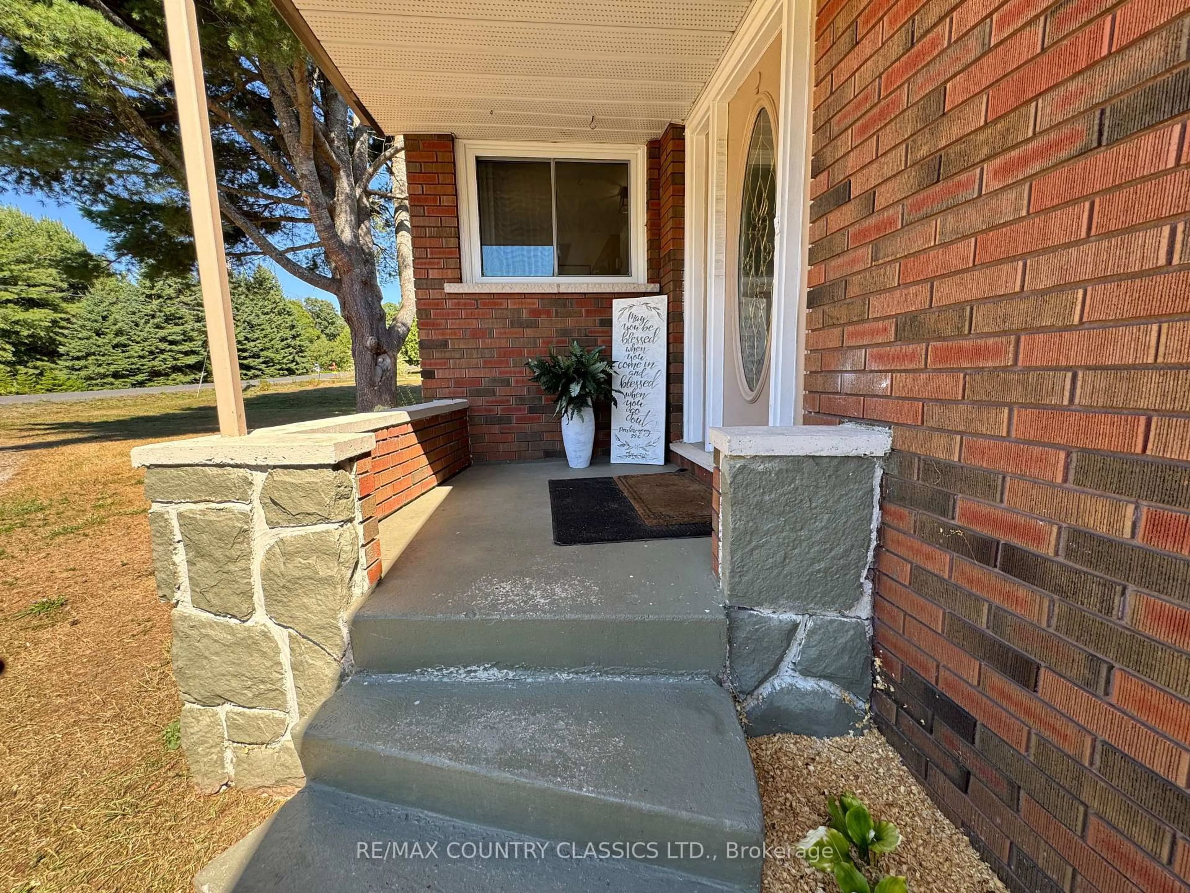 Indoor entryway for 1012 Clement Lake Rd, Highlands East Ontario K0L 3C0