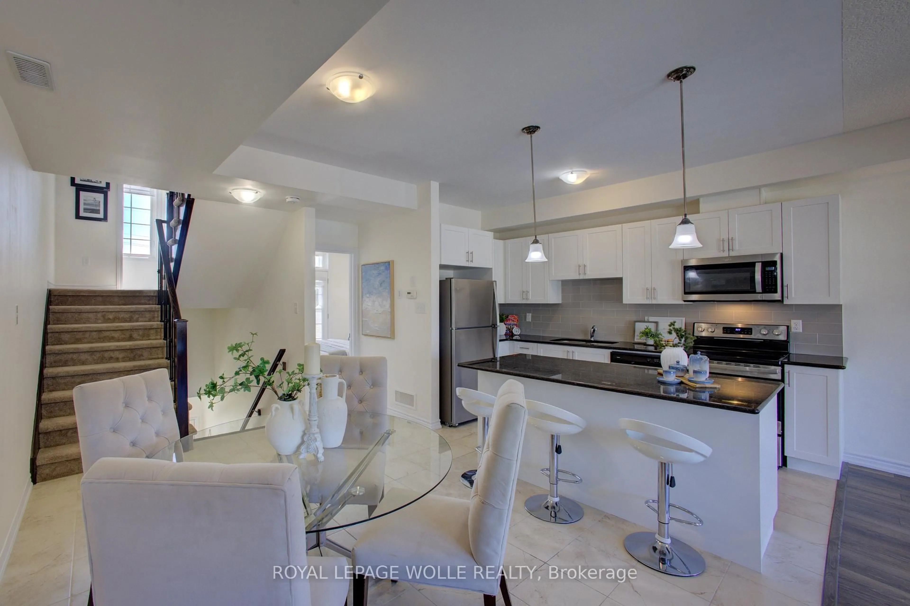 Open concept kitchen, ceramic/tile floor for 403 Westwood Dr #31, Kitchener Ontario N2M 0B5