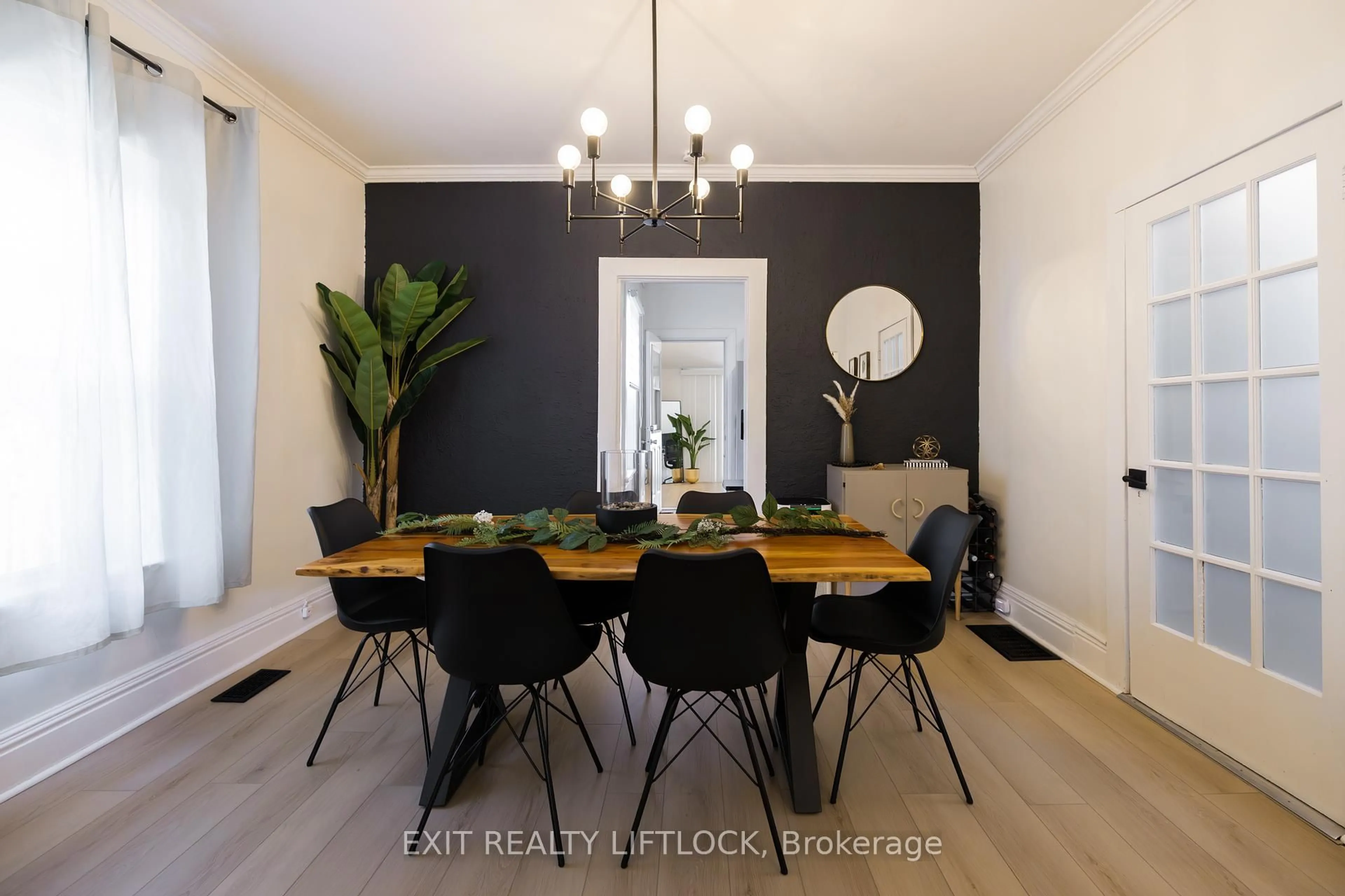 Dining room, wood/laminate floor for 132 Maude St, Peterborough Central Ontario K9J 3A2