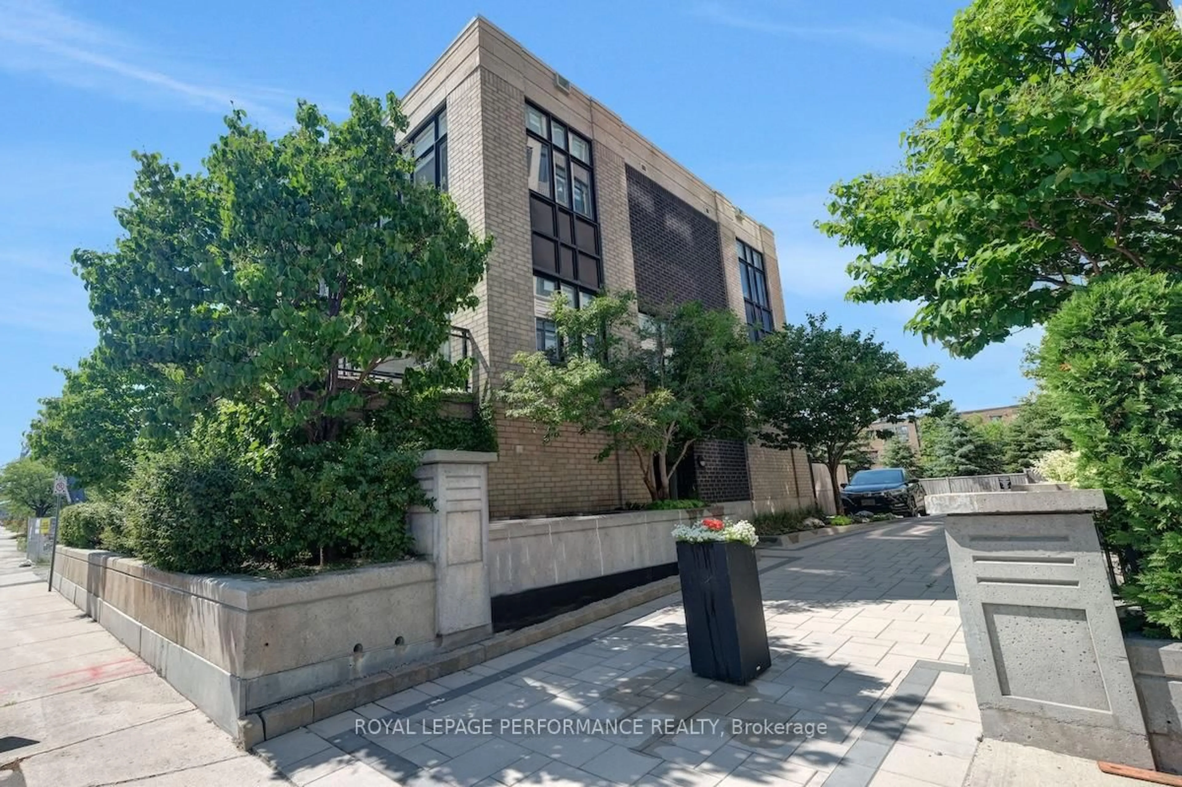 A pic from outside/outdoor area/front of a property/back of a property/a pic from drone, building for 773 Richmond Rd #Unit 8, Ottawa Ontario K2A 0G7