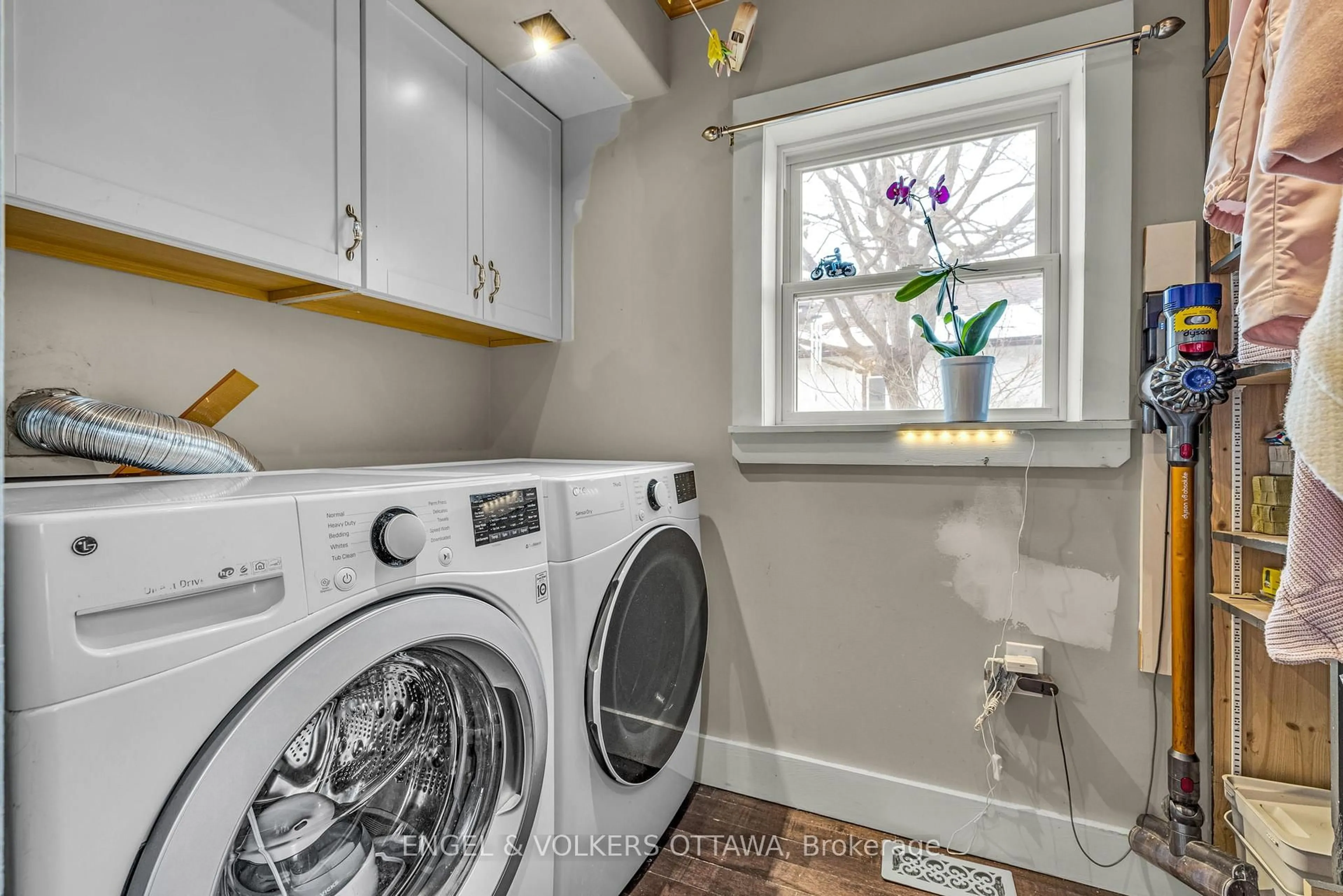 Laundry room for 201 - 203 Heritage Maple Way, Ottawa Ontario K1L 6M4