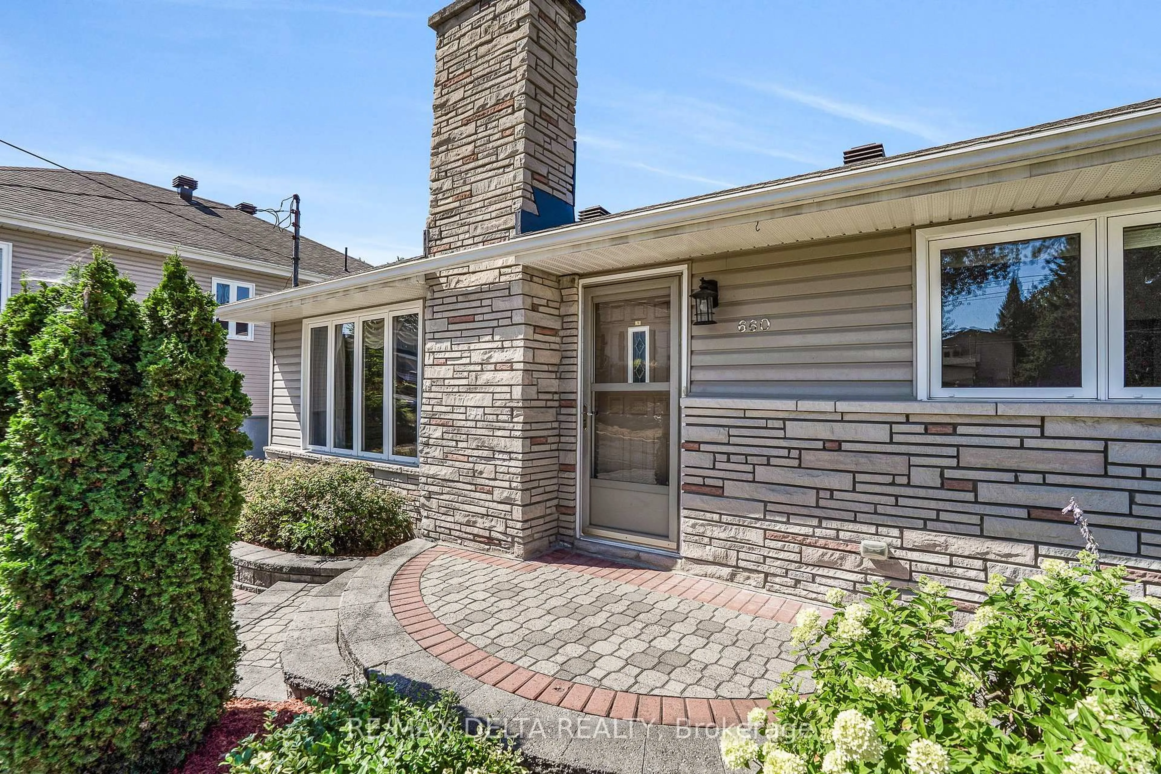Home with brick exterior material, street for 660 Henrie Circ, Clarence-Rockland Ontario K4K 1C6