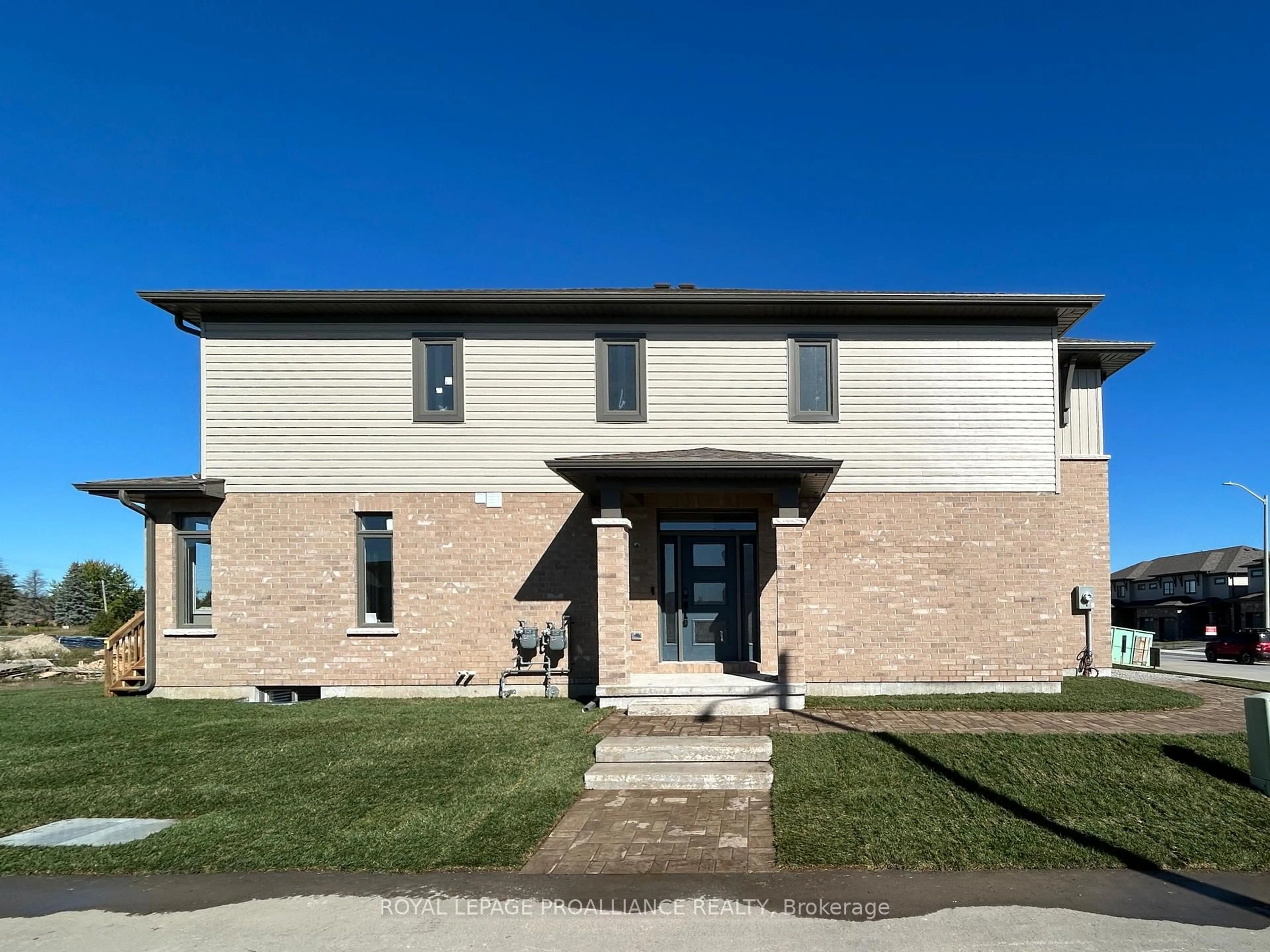 Home with brick exterior material, building for 1 Otonabee St, Belleville Ontario K8N 0T3